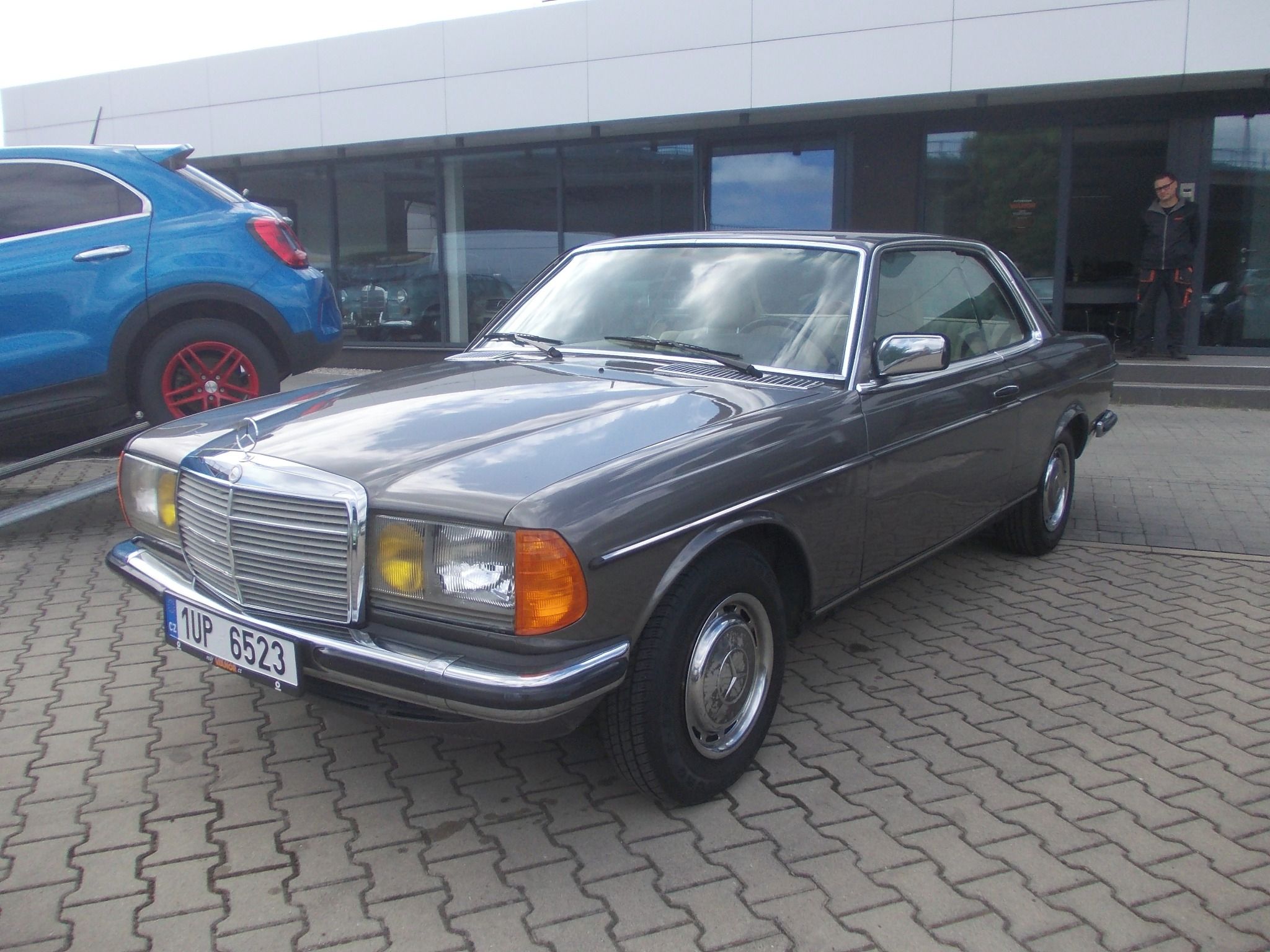 Mercedes-Benz 123, 230 CE EKODAŇ ZAPLACENA - fotka 2