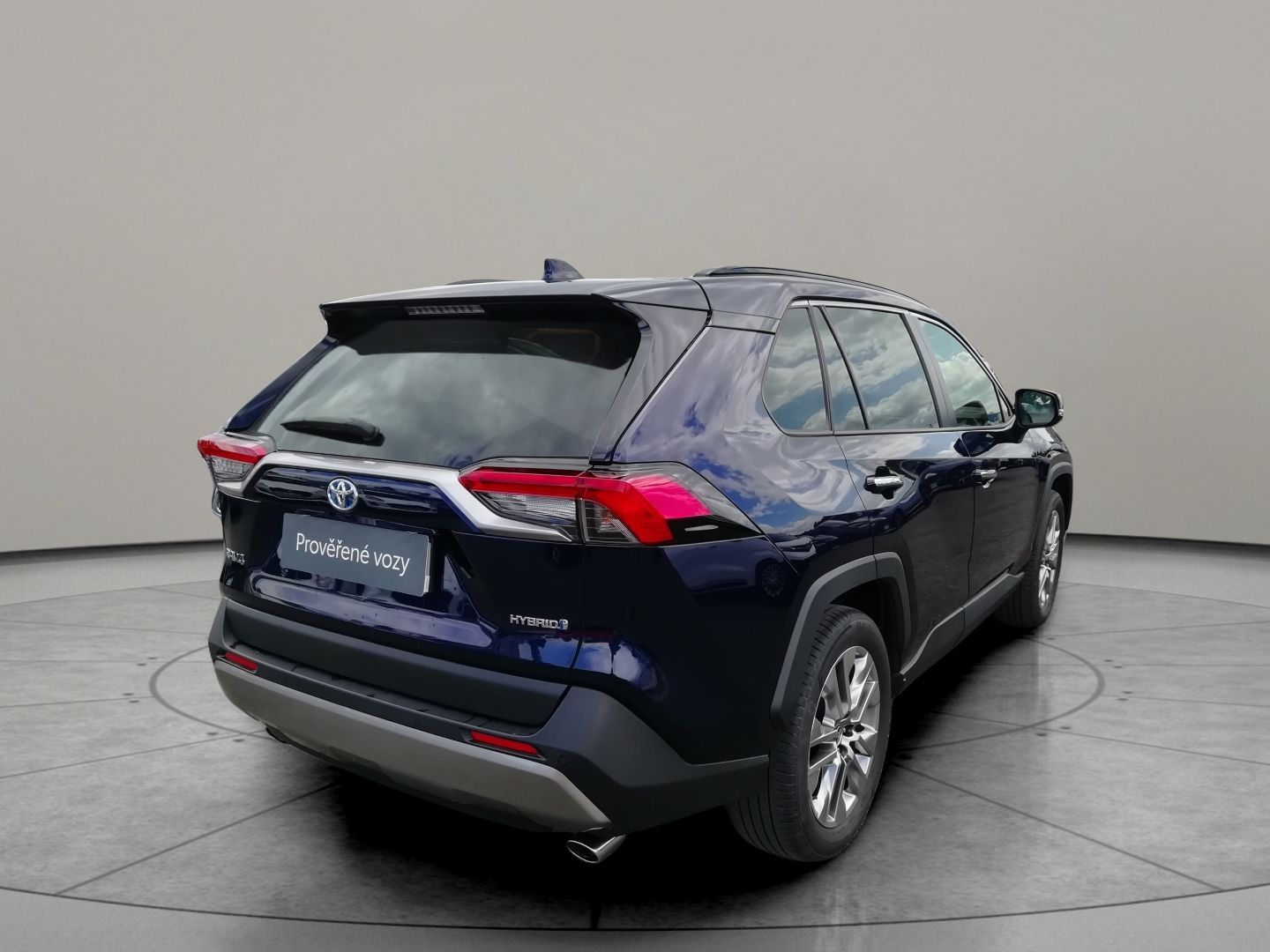 Toyota Rav4, Executive  2.5 Hybrid 4WD - fotka 2