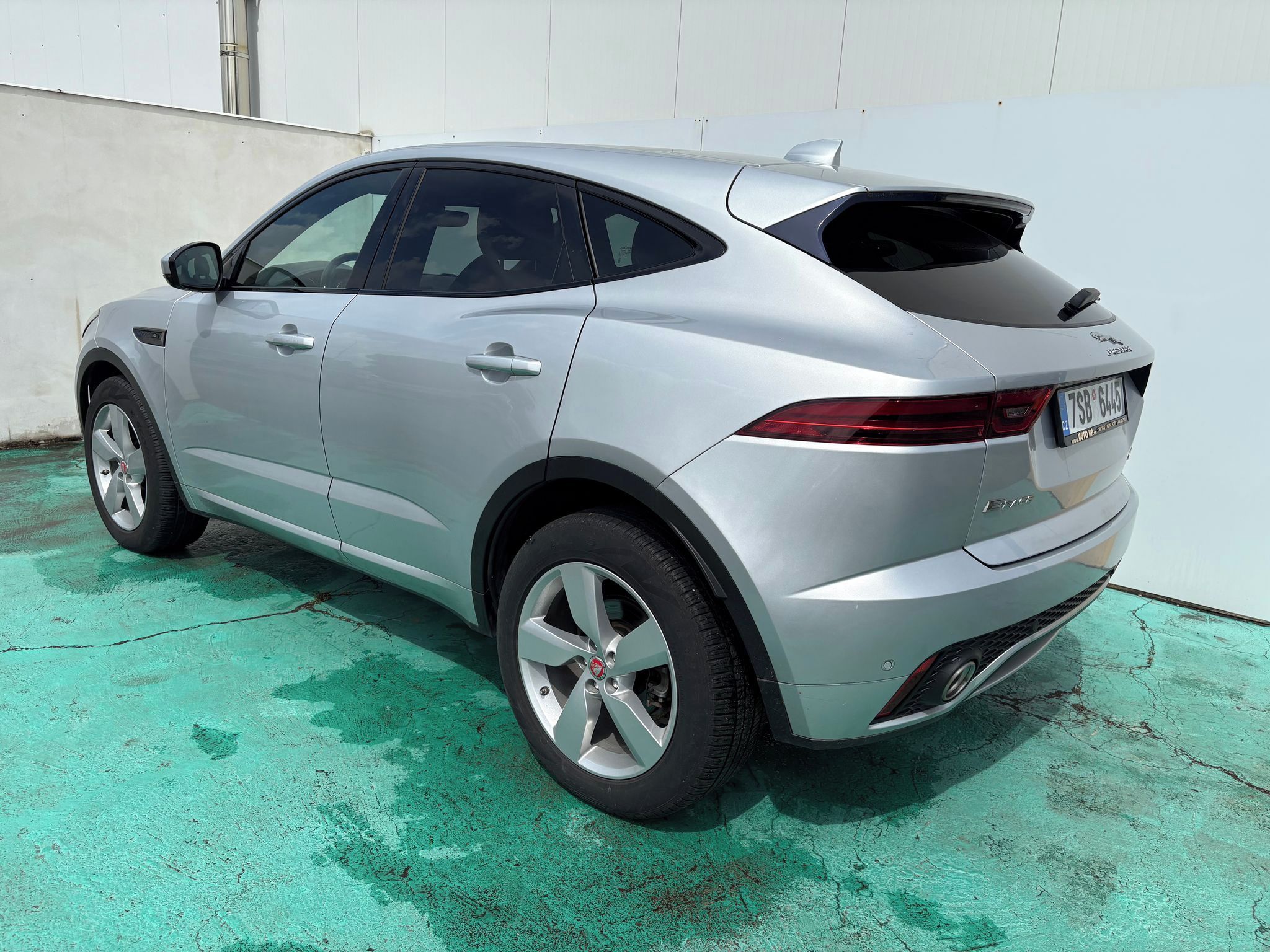 Jaguar E-Pace, D180 R-Dynamic AWD - fotka 4