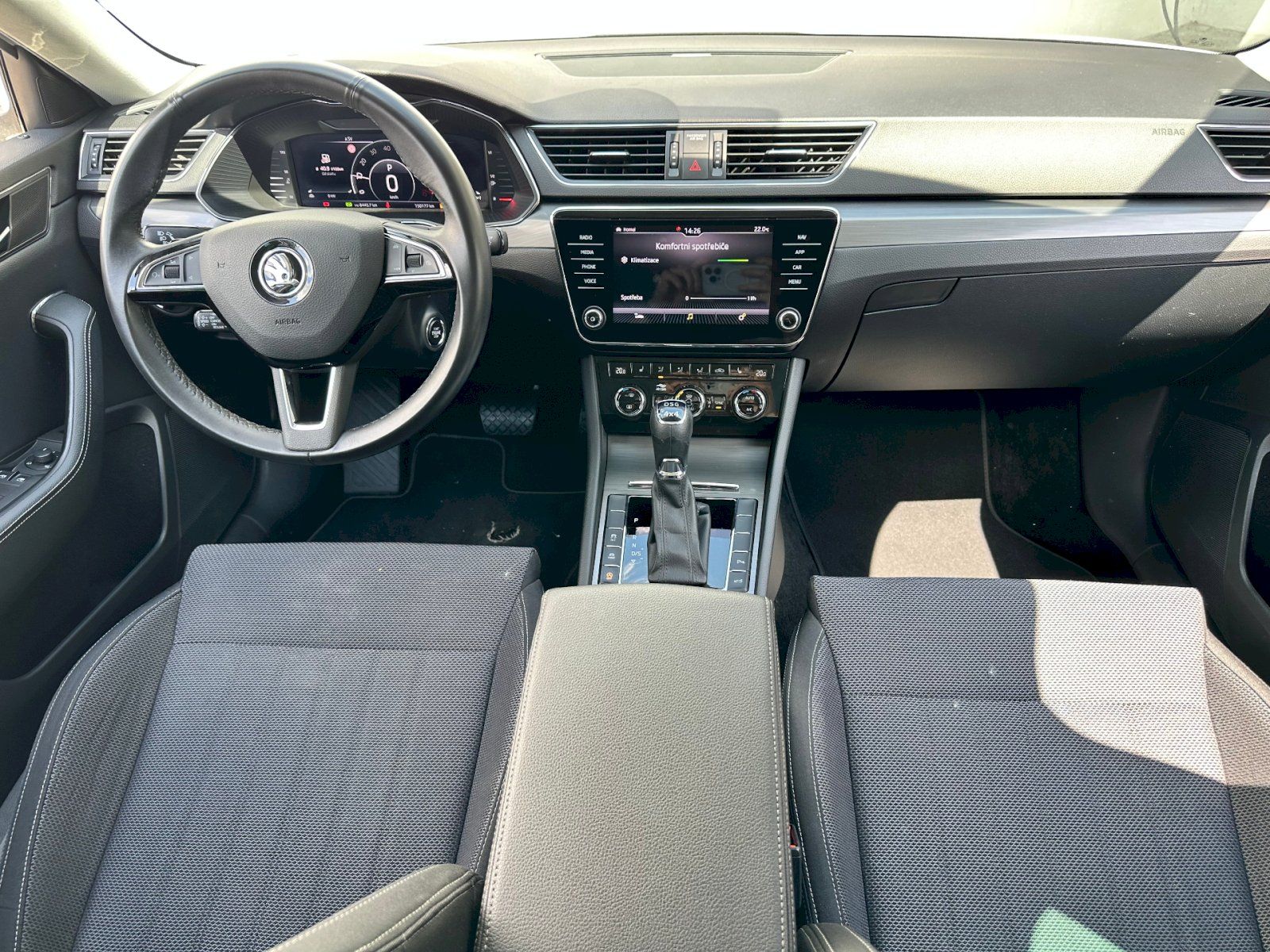 Škoda Superb, 2.0 TDI 140kW Style 4x4 DSG - fotka 5