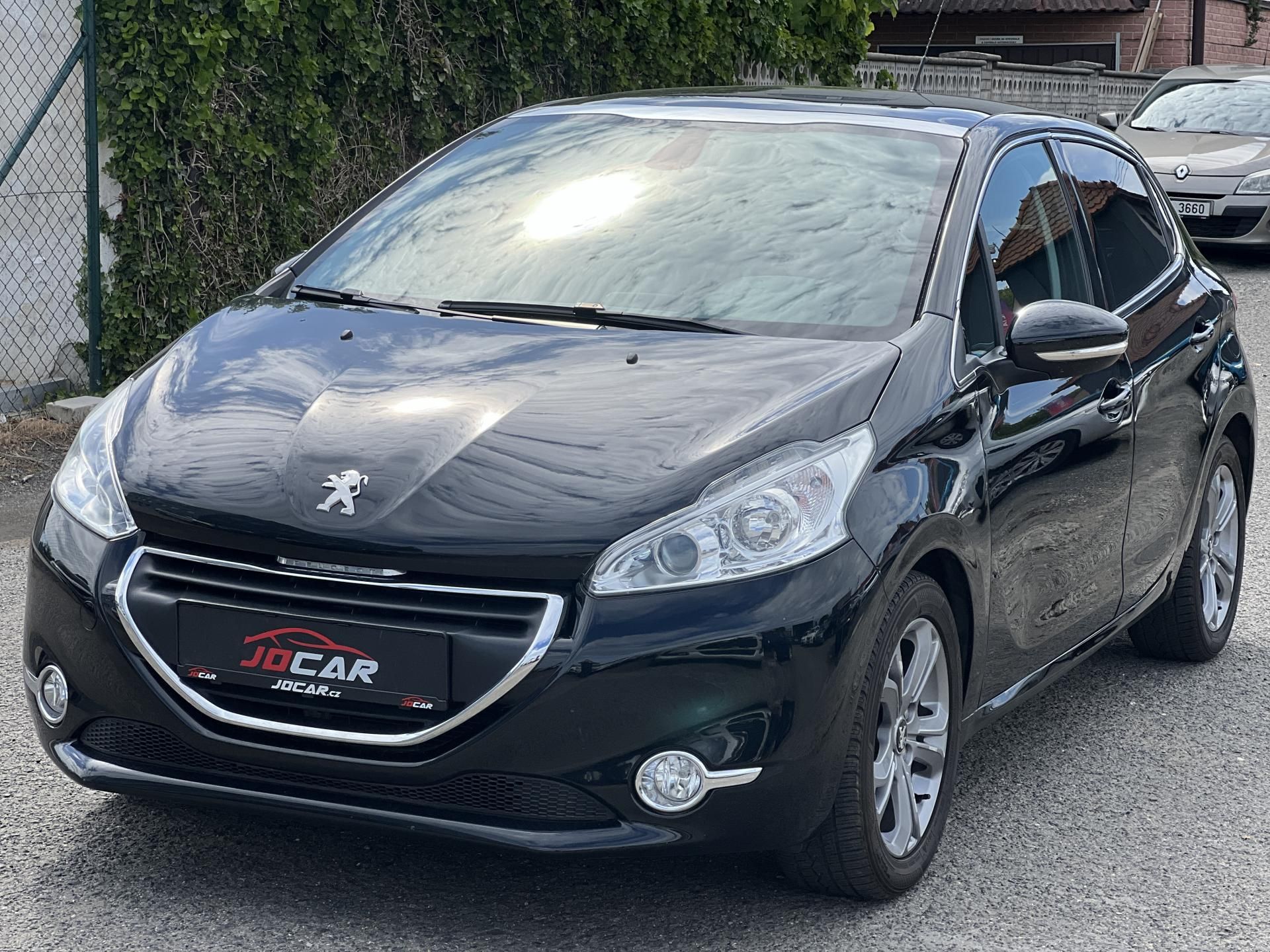 Peugeot 208, 1.2i KLIMA PANORAMA TEMPOMAT