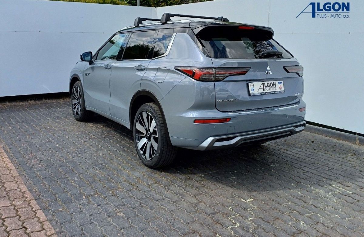 Mitsubishi Outlander, Instyle+ 2,4 MIVEC 2xelektromo - fotka 3