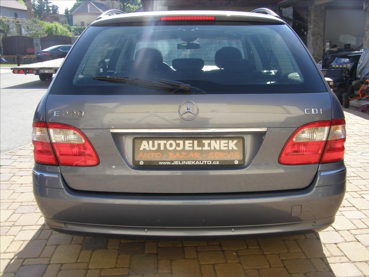 Mercedes-Benz Třídy E, 2,2 - fotka 4