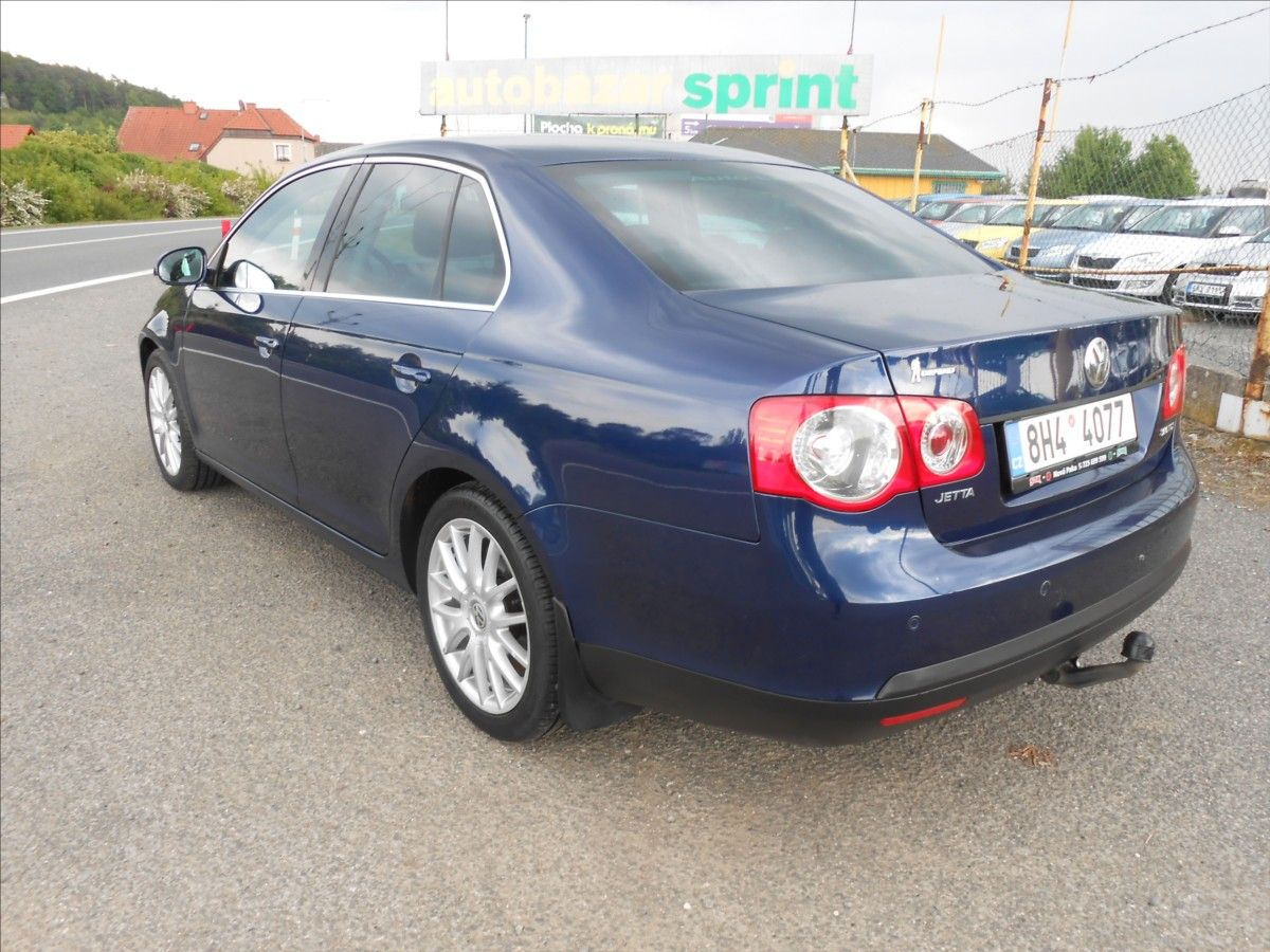 Volkswagen Jetta, 2,0 TDI 125 kW CZ Serviska - fotka 4