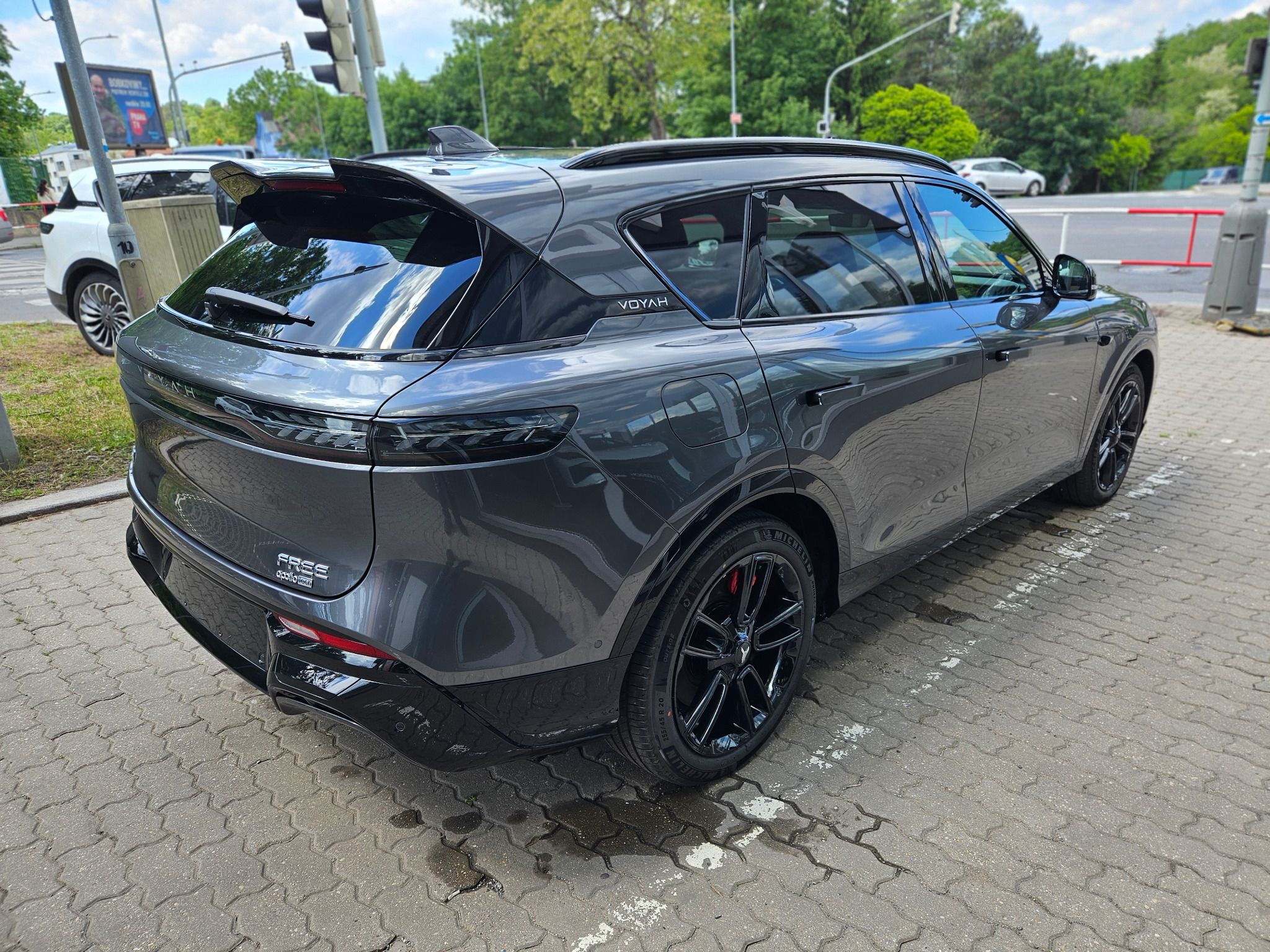 Dongfeng Voyah Free, FREE REV 318 AWD Hybrid - fotka 5