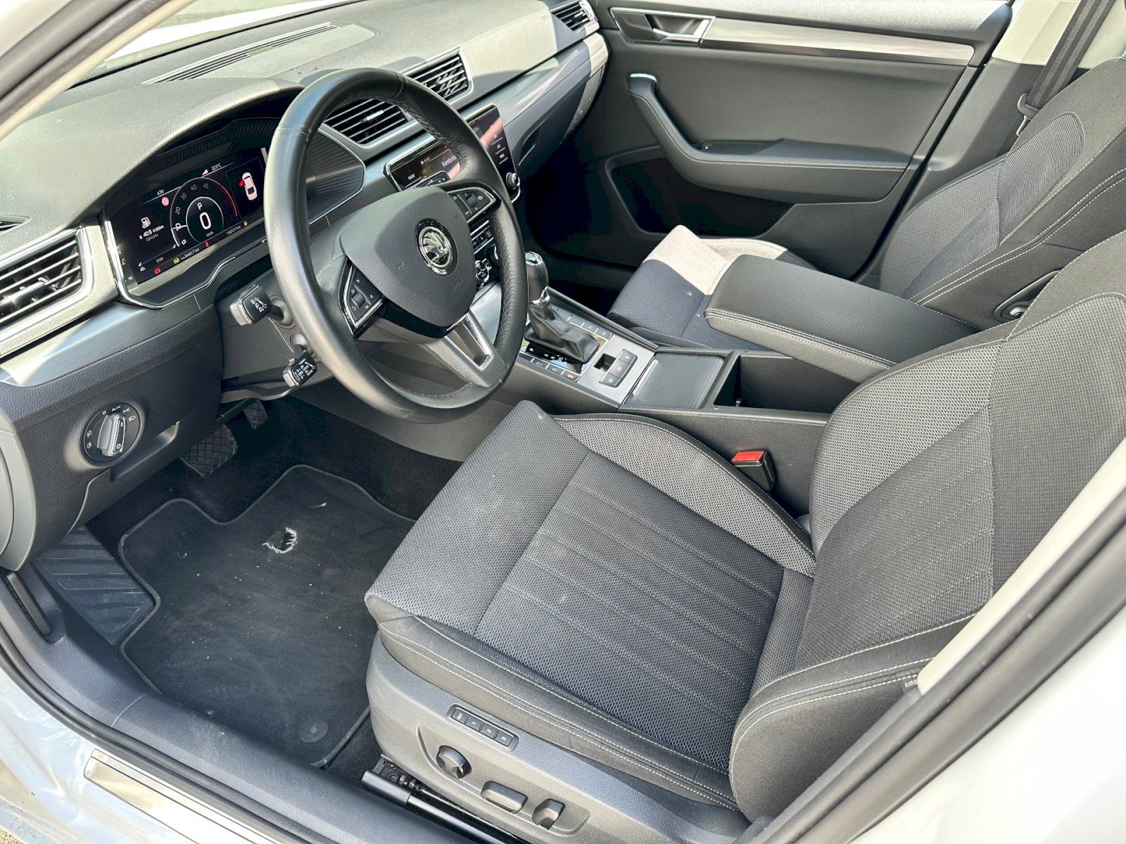 Škoda Superb, 2.0 TDI 140kW Style 4x4 DSG - fotka 6