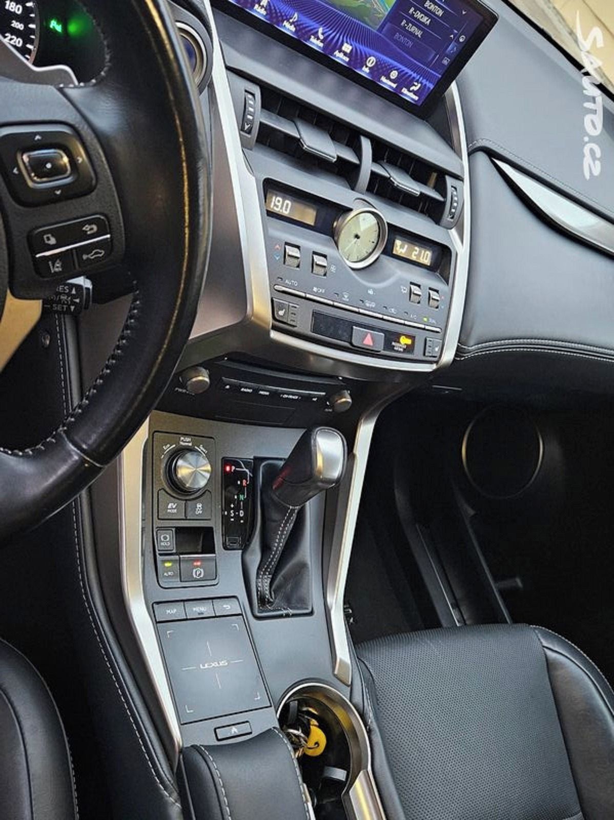 Lexus NX 300h - fotka 5