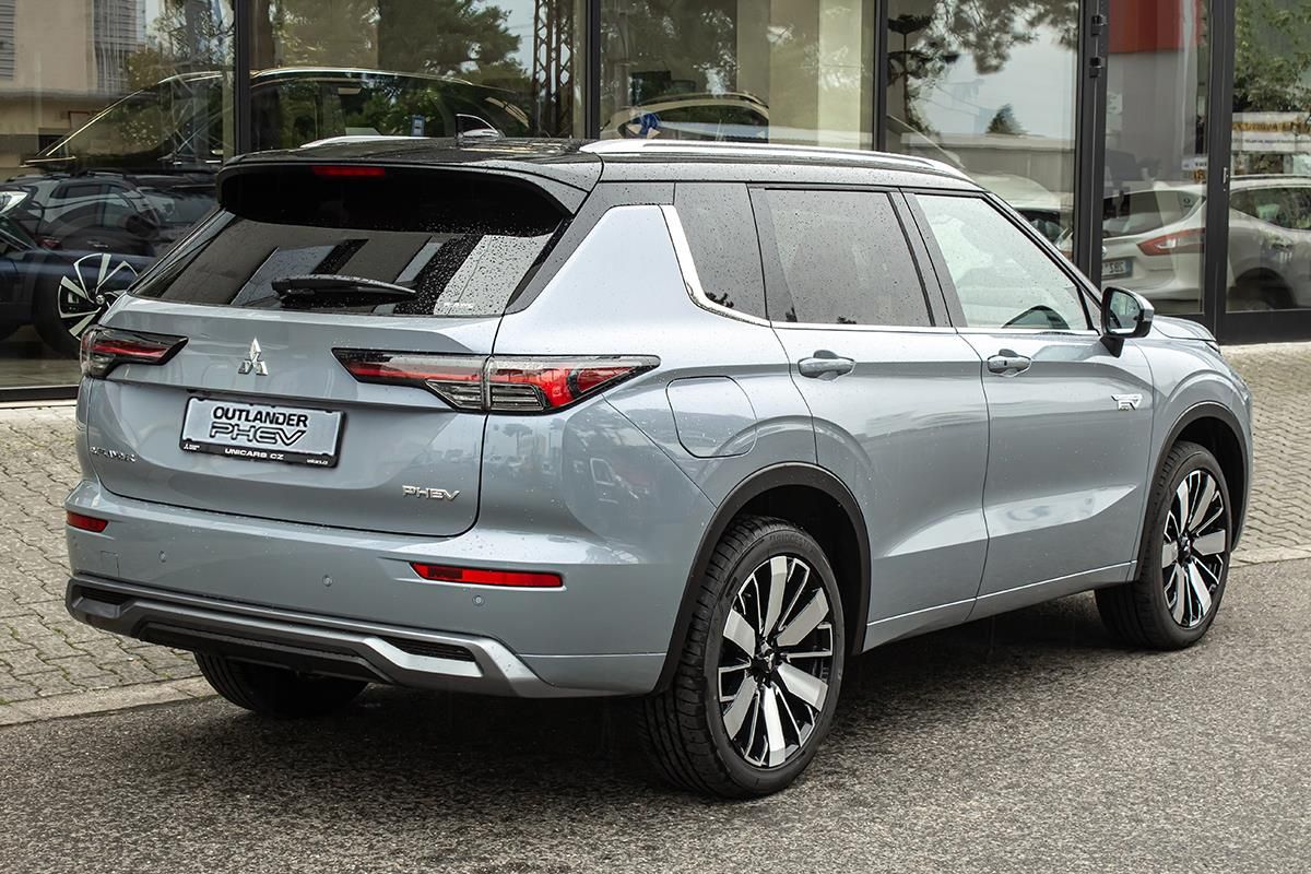 Mitsubishi Outlander, 2,4 PHEV 4WD  Instyle+ - fotka 5