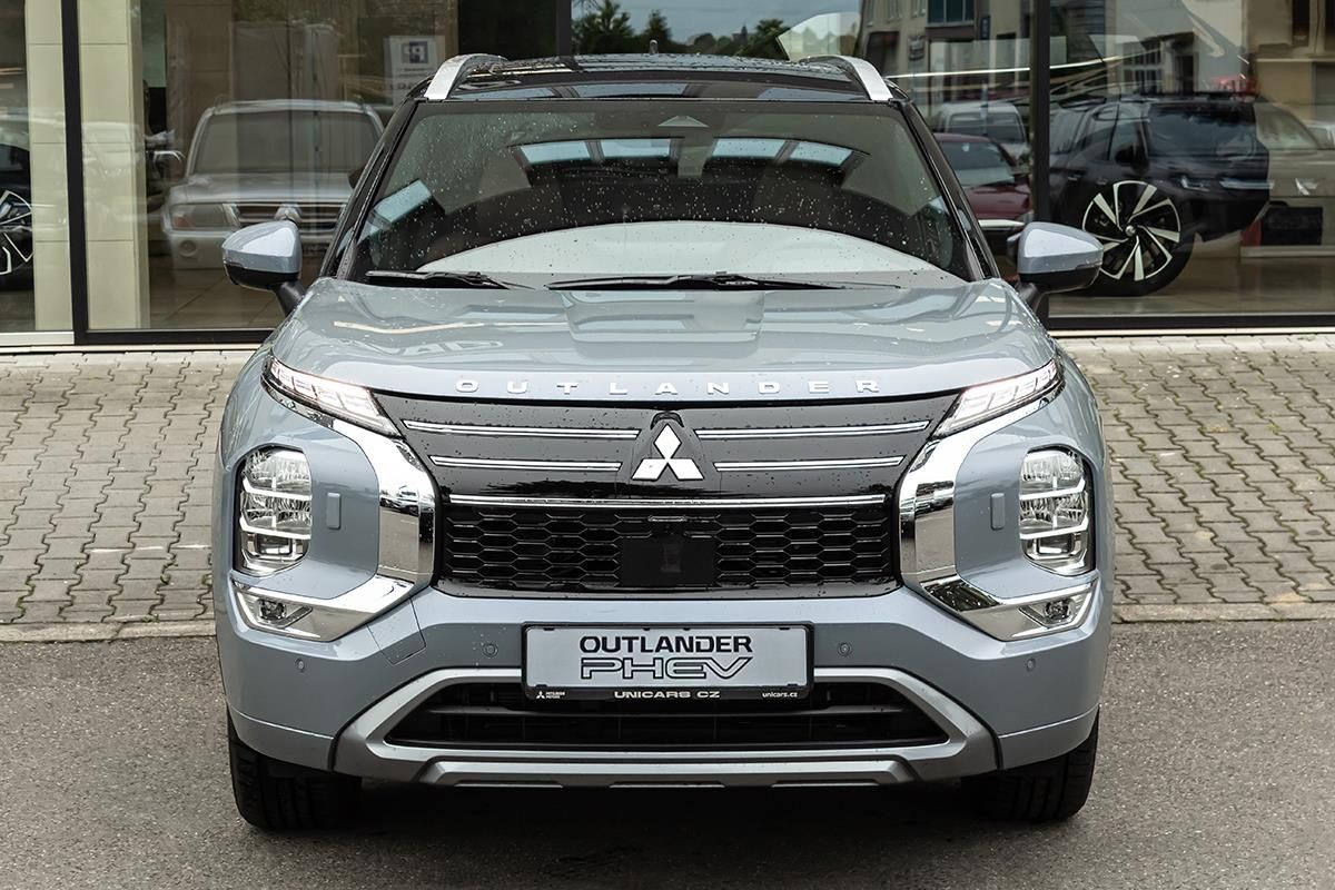 Mitsubishi Outlander, 2,4 PHEV 4WD  Instyle+ - fotka 2