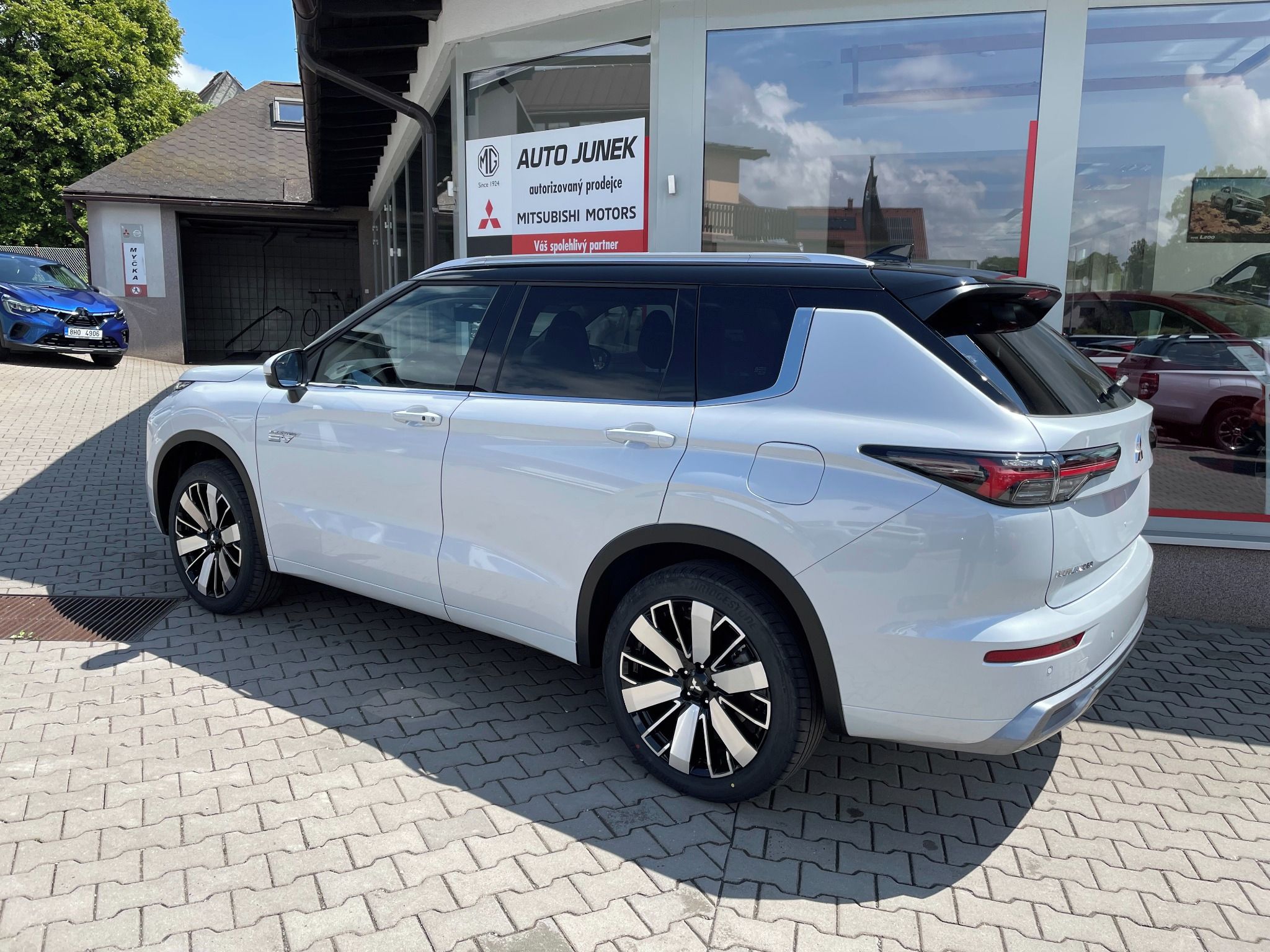 Mitsubishi Outlander, 2.4 PHEV INSTYLE - fotka 3