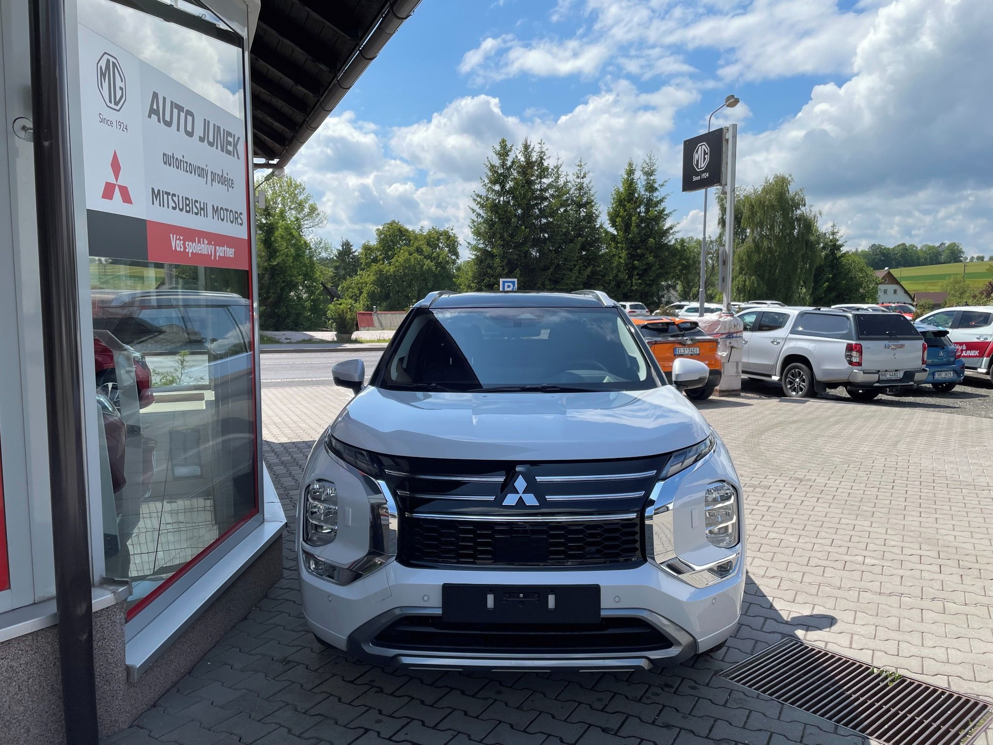 Mitsubishi Outlander, 2.4 PHEV INSTYLE - fotka 5