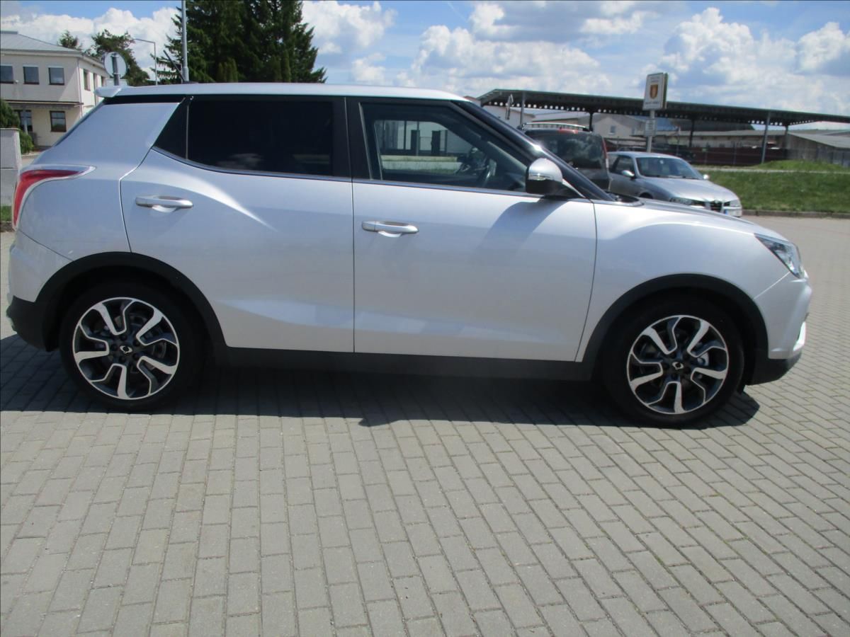 SsangYong Tivoli, 1,6 e-XDi kamera ESP Klima bez - fotka 5
