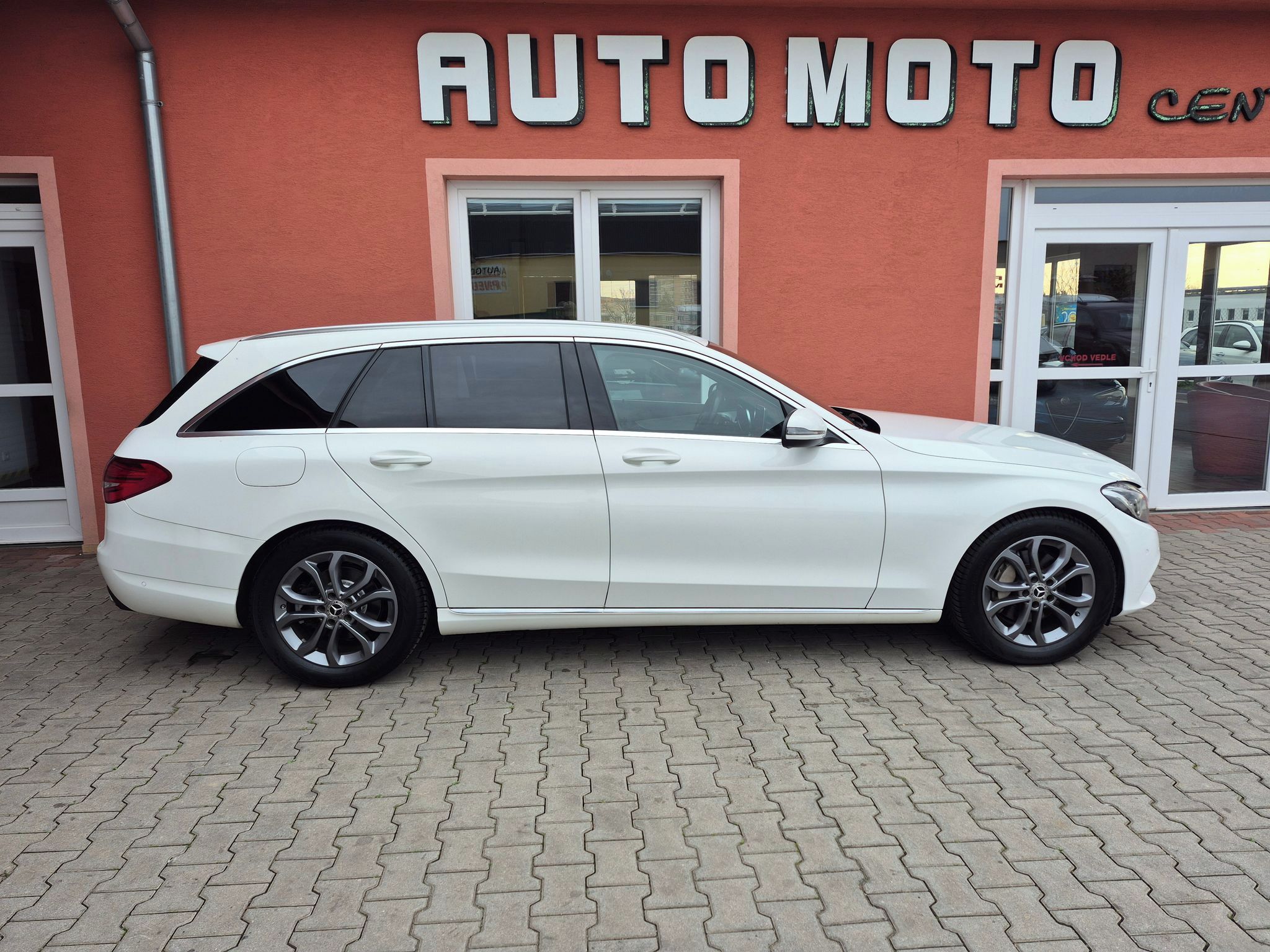 Mercedes-Benz Třídy C, 150kW - fotka 5