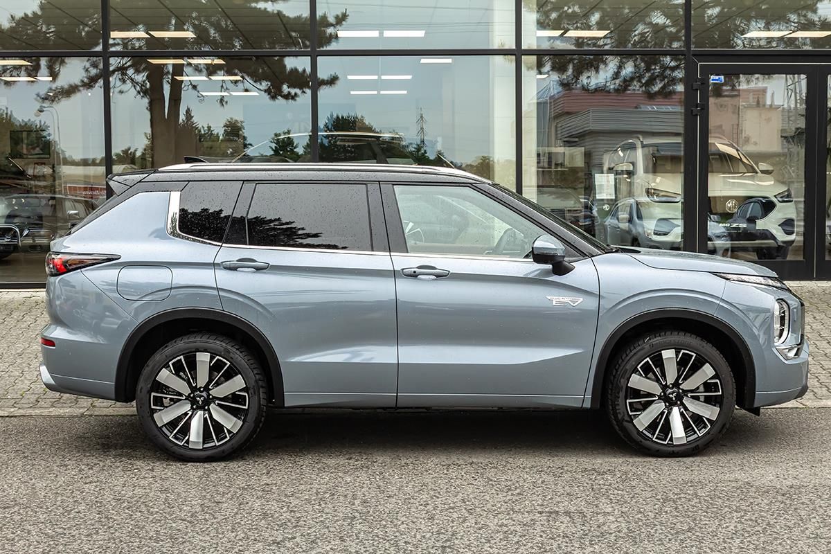Mitsubishi Outlander, 2,4 PHEV 4WD  Instyle+ - fotka 4