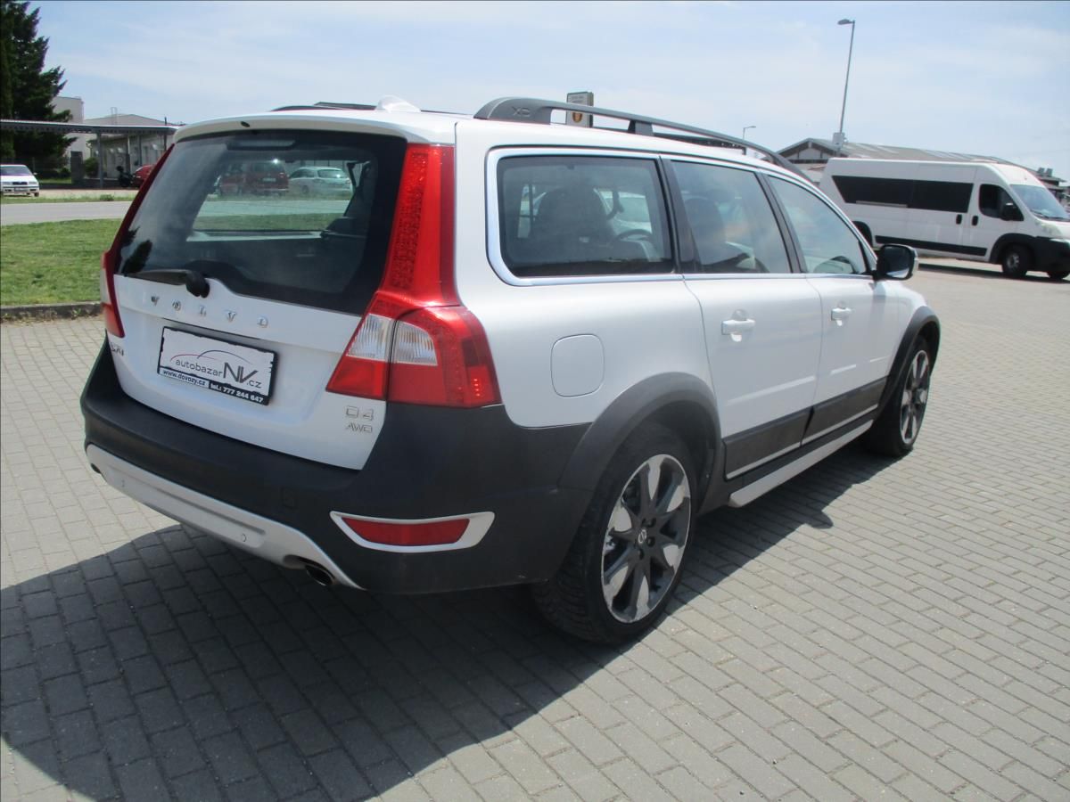 Volvo XC70, 2,4 D4 CROSSCOUNTRY AWD GPS XE - fotka 4