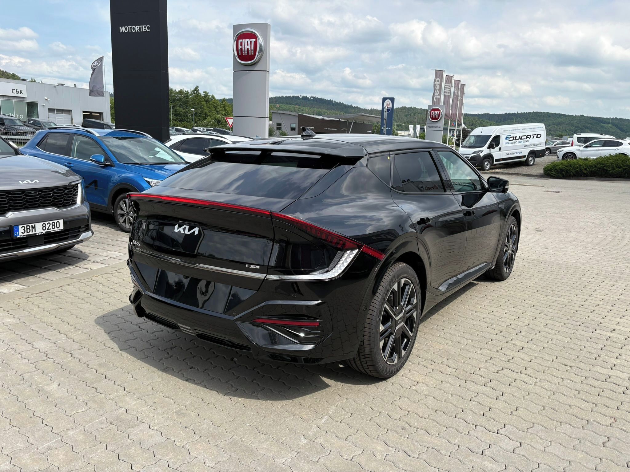 Kia EV6, 4x4 GT-LINE 239kW 84kWh - fotka 3