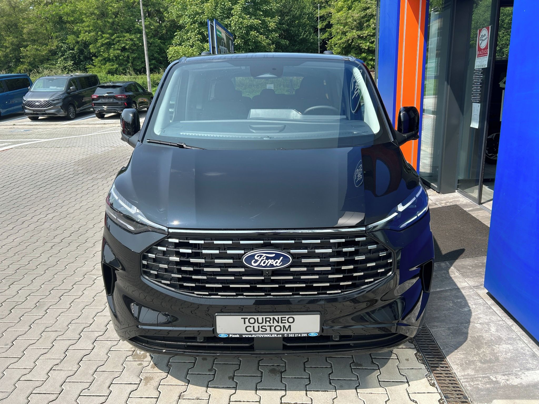 Ford Tourneo Custom, Titanium L1 2.0 EcoBlue 110 kW - fotka 2