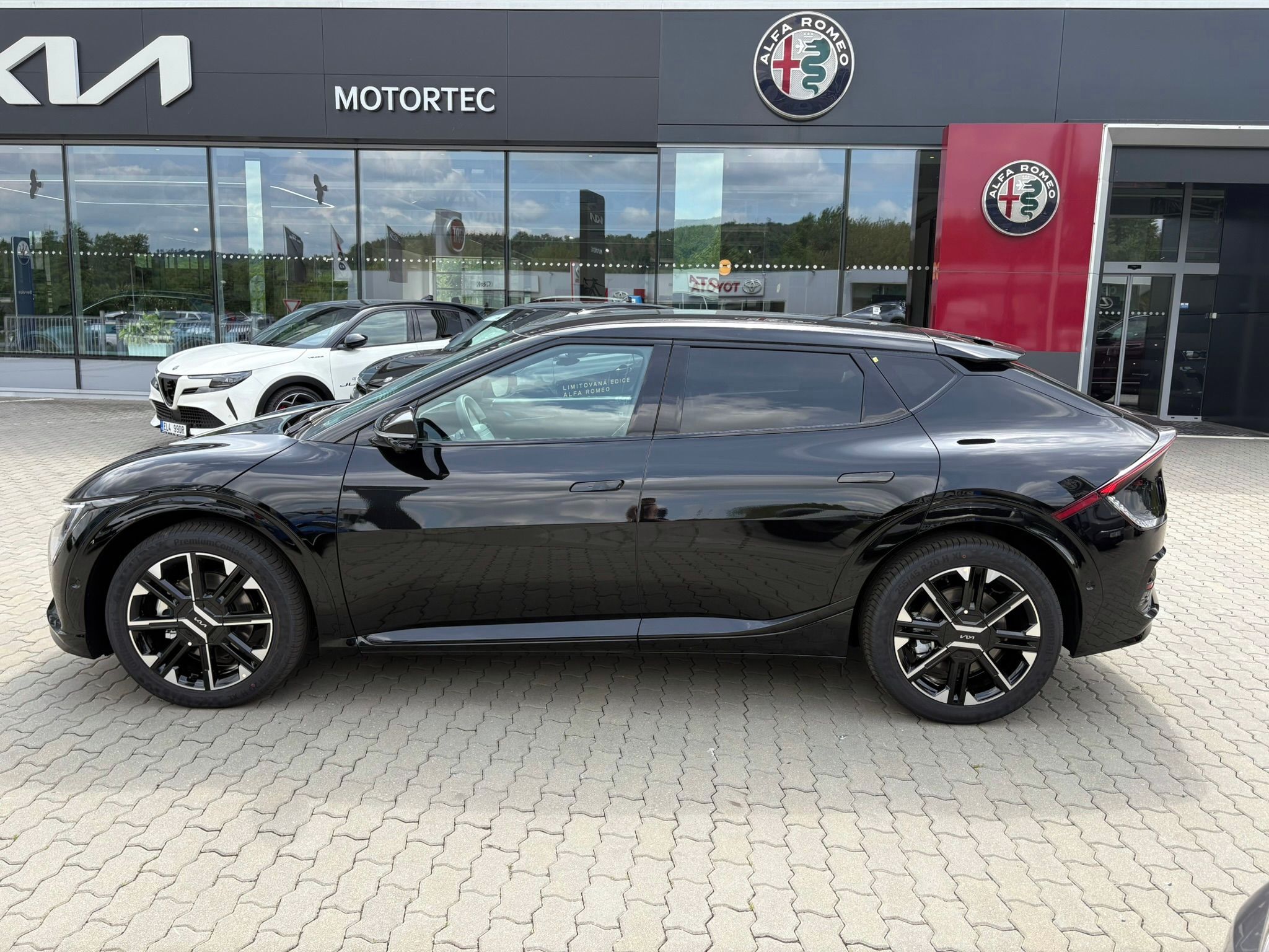 Kia EV6, 4x4 GT-LINE 239kW 84kWh - fotka 2