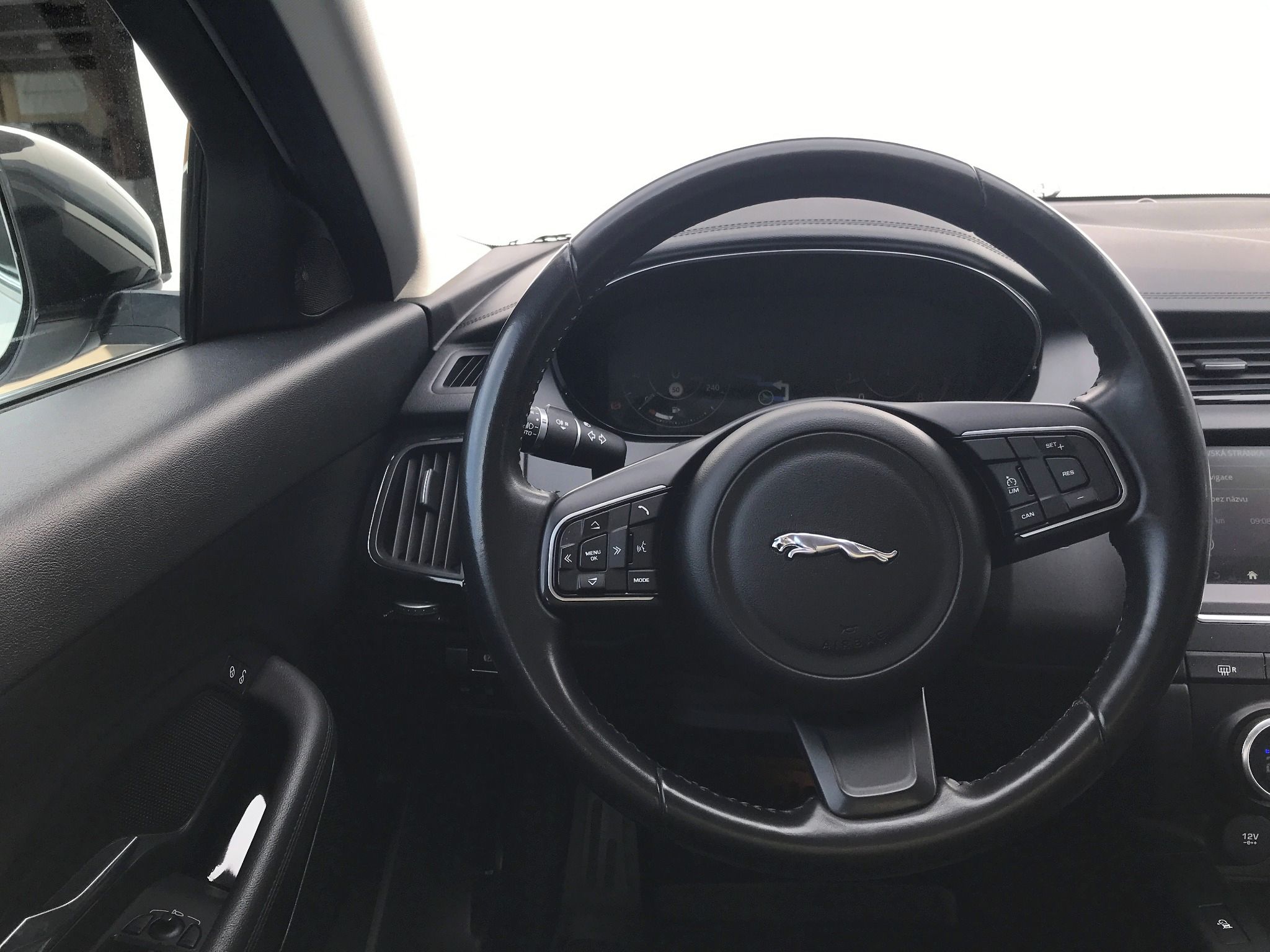 Jaguar E-Pace, 4x4 2.0TSi 147kW 8°aut. S - fotka 6