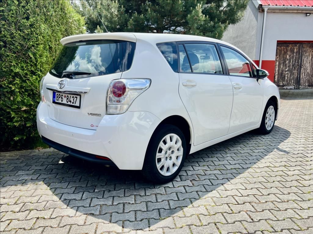 Toyota Verso, 1,6 KLIMA - fotka 5
