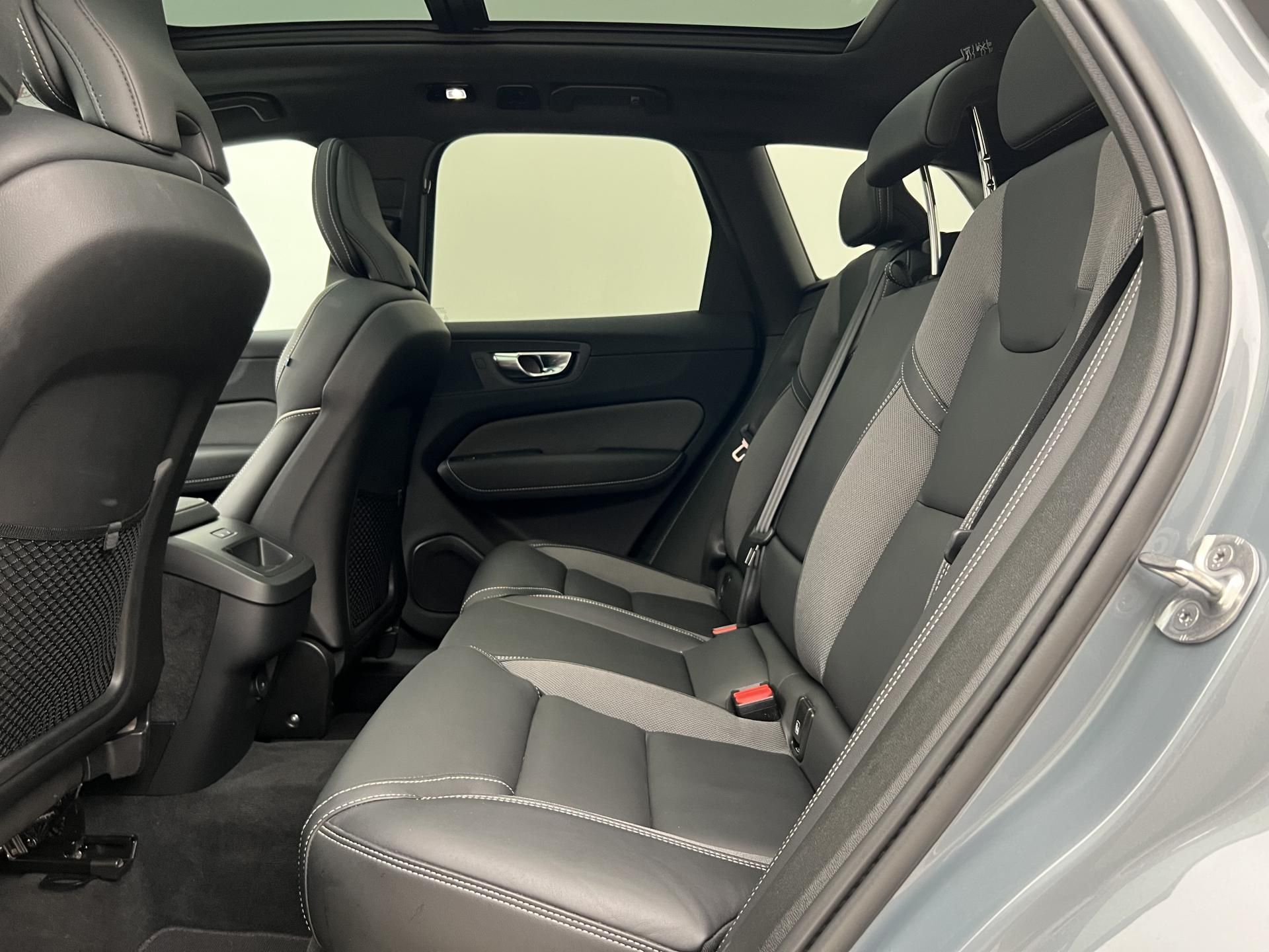 Volvo XC60, B4 PLUS DARK AUT 1.maj. - fotka 6