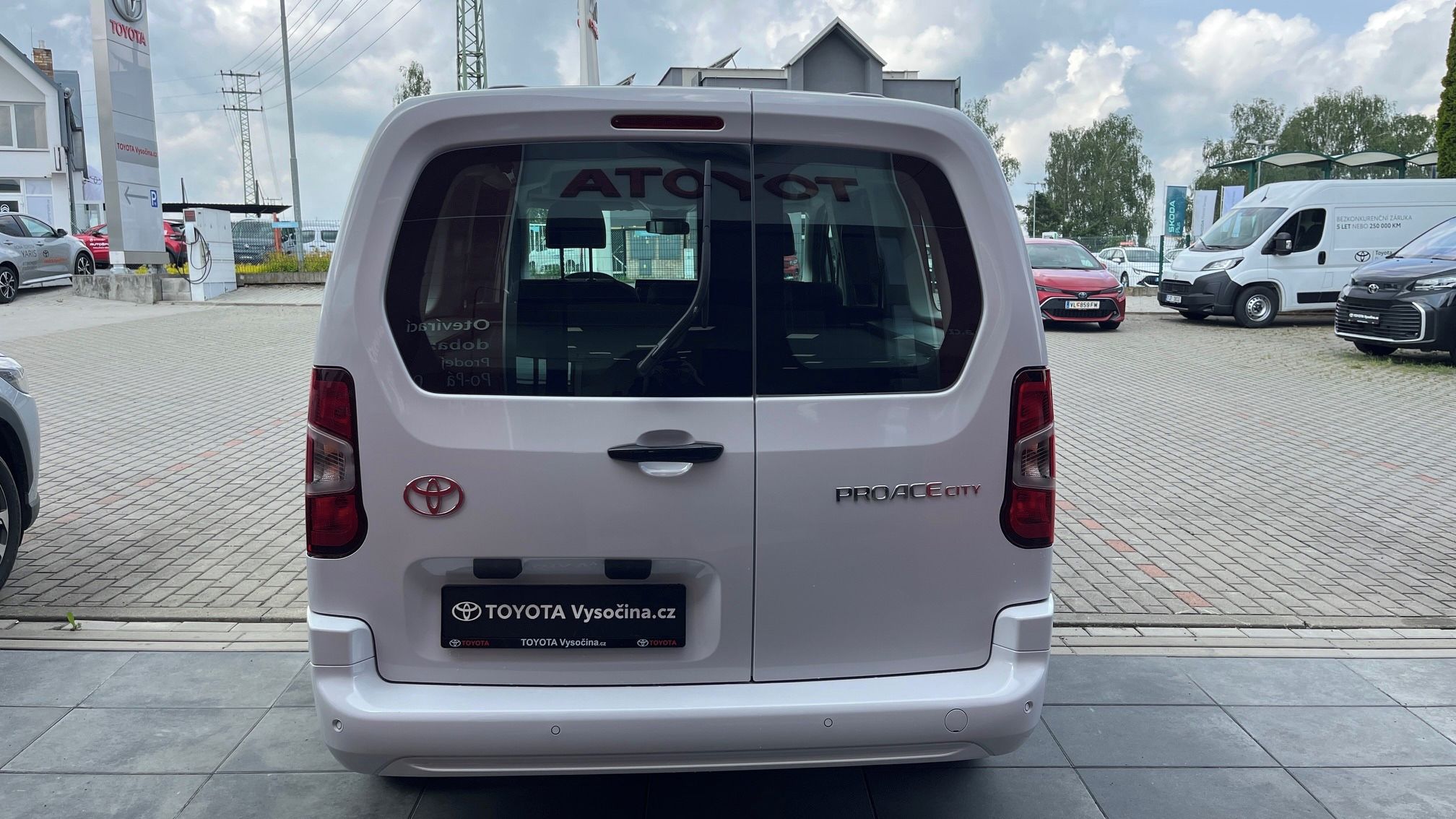 Toyota Proace City Verso, Long 1,2i 110PS Business - fotka 4