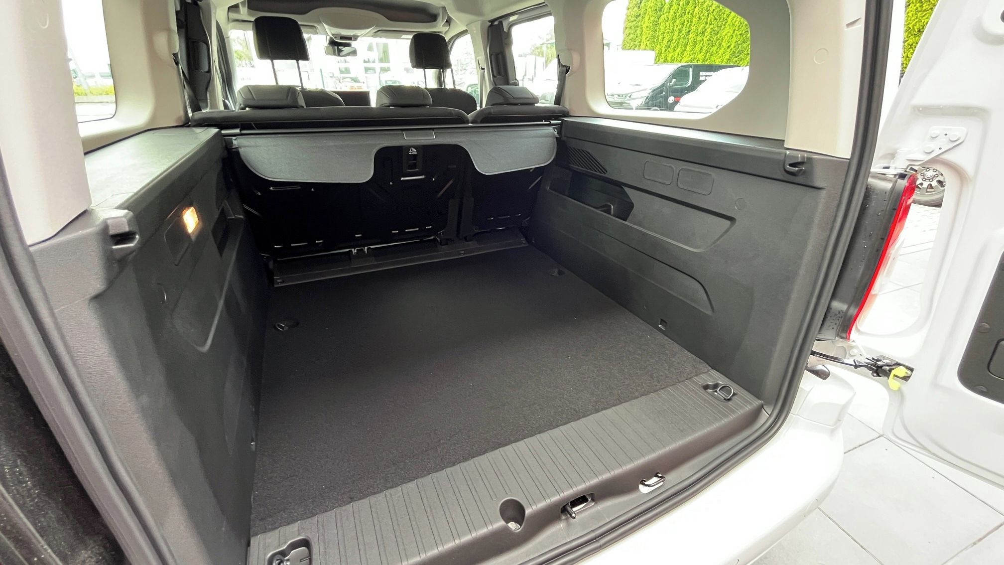 Toyota Proace City Verso, Long 1,2i 110PS Business - fotka 6