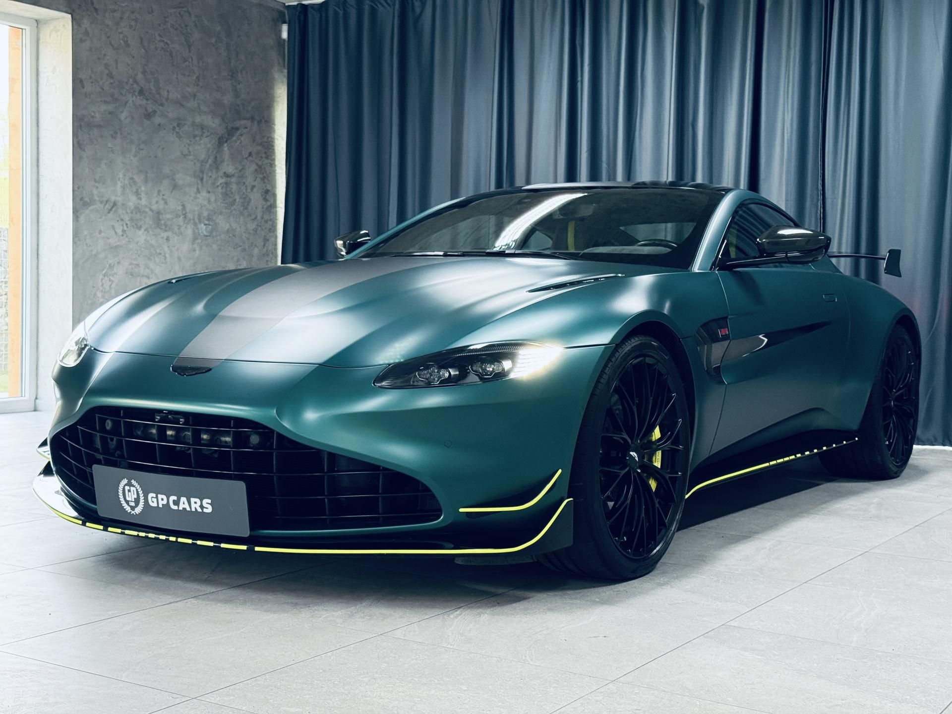 Aston Martin V8 Vantage, F1*1OF1*Q-SPECIAL*S.VETTEL - fotka 3