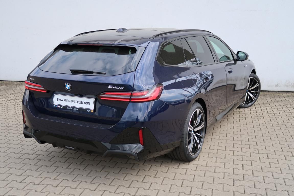BMW Řada 5, 540d xDrive Touring - fotka 3