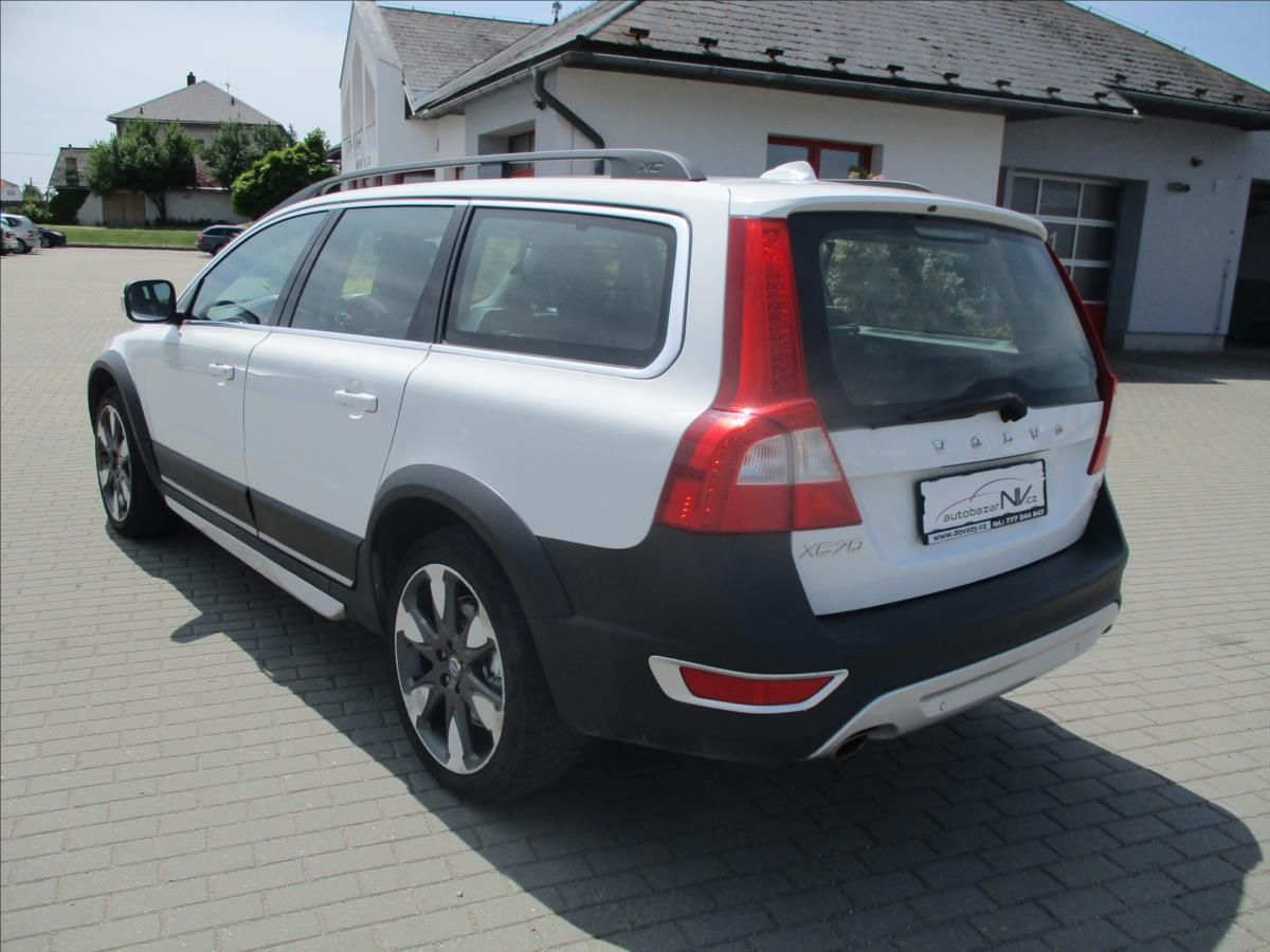 Volvo XC70, 2,4 D4 CROSSCOUNTRY AWD GPS XE - fotka 3