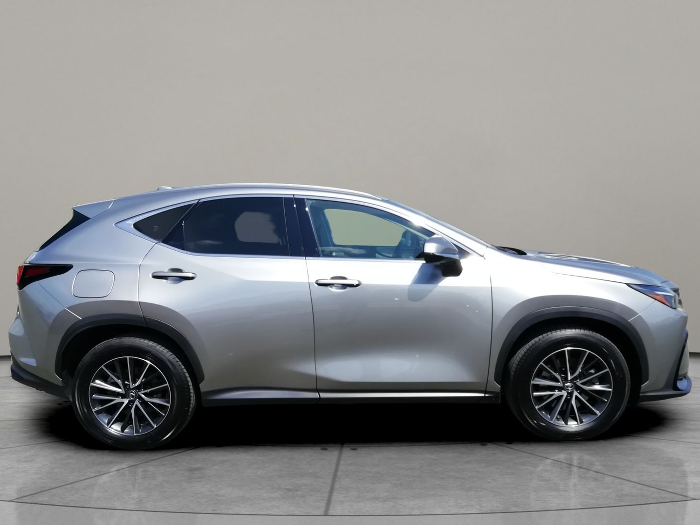 Lexus NX 450h+, Prestige 2,5 PHEV 4x4 - fotka 3
