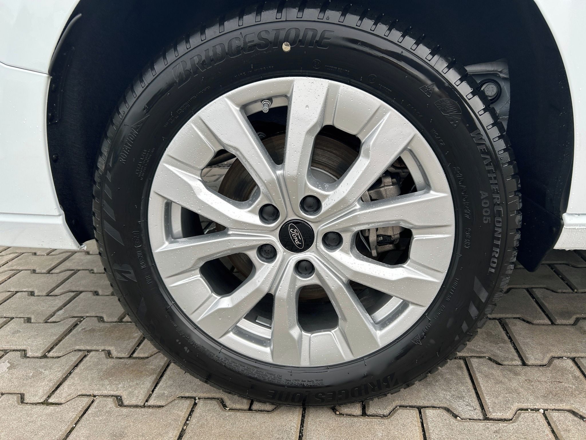 Ford Tourneo Connect, 1.5 Ecoboost 85kW AT Titanium - fotka 4