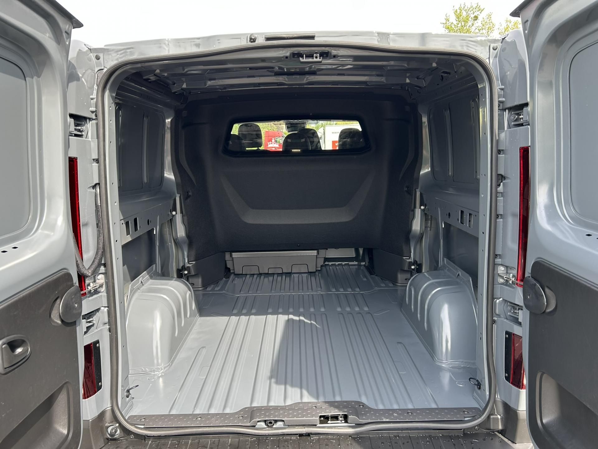 Renault Trafic, CREW VAN L2H1 150k RED 6 MÍST - fotka 6