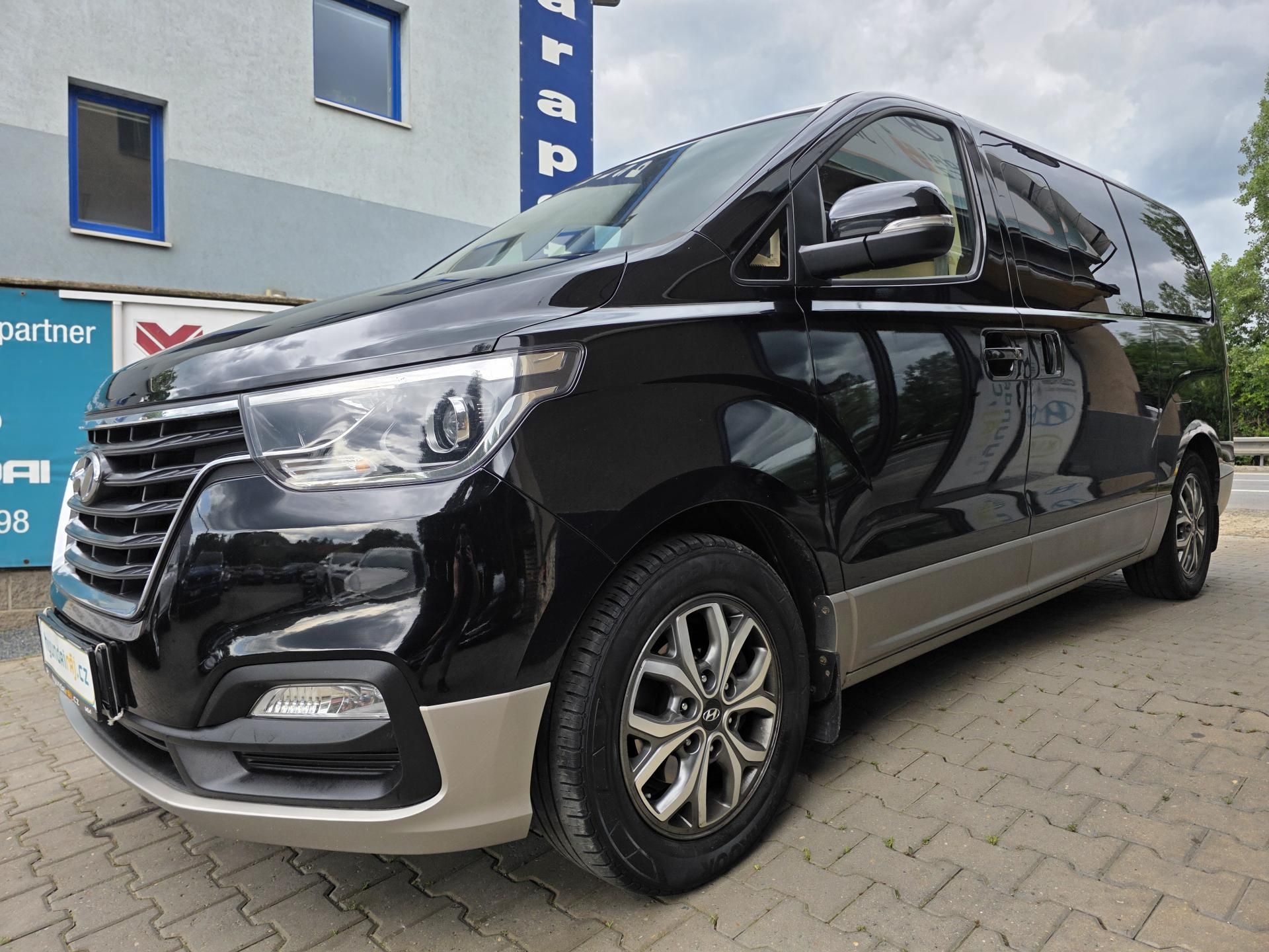 Hyundai H 1, 2.5-9míst-MAX.výbava-TOP stav - fotka 3
