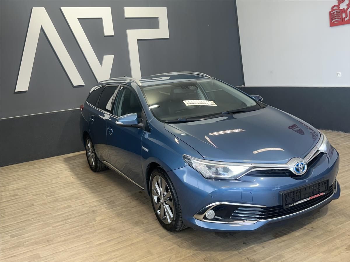 Toyota Auris, 1,8 Hybrid e-CVT Executive - fotka 4