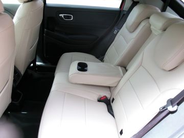 1.5e:HEV ELEGANCE EXCLUSIVE 27
