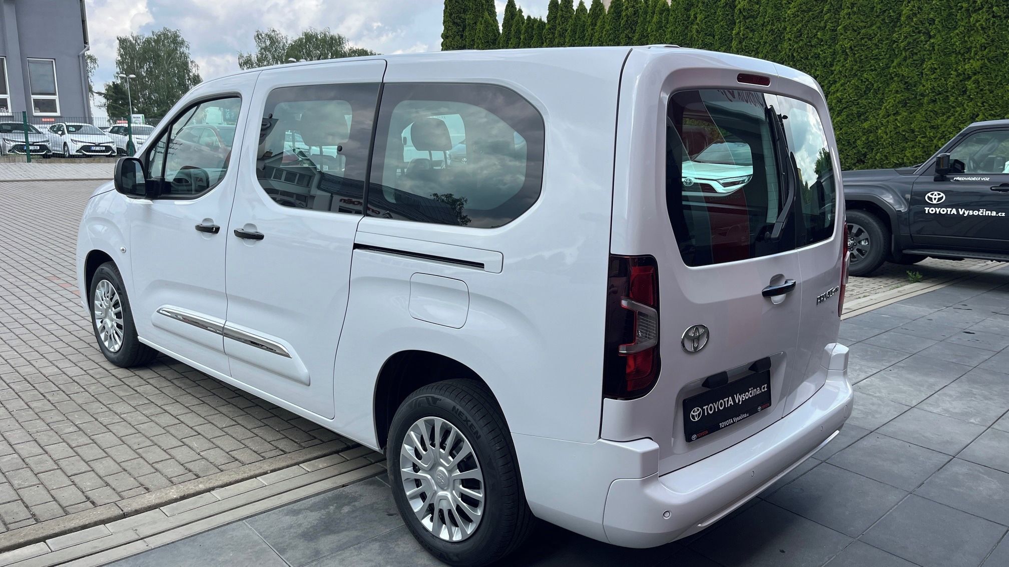 Toyota Proace City Verso, Long 1,2i 110PS Business - fotka 3