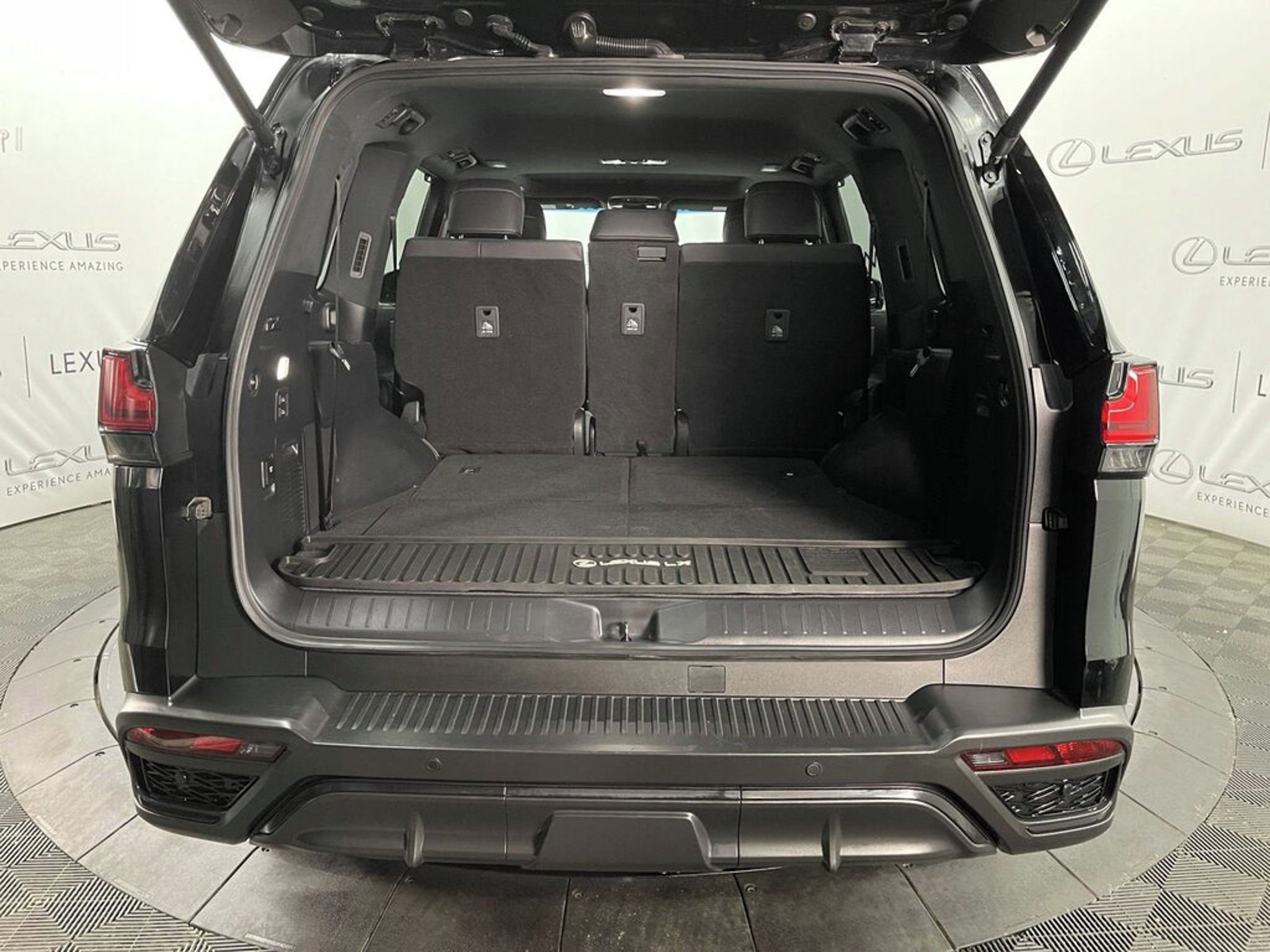 Lexus LX 600, F-Sport 4WD 3.5L Twin Turbo V6 - fotka 5