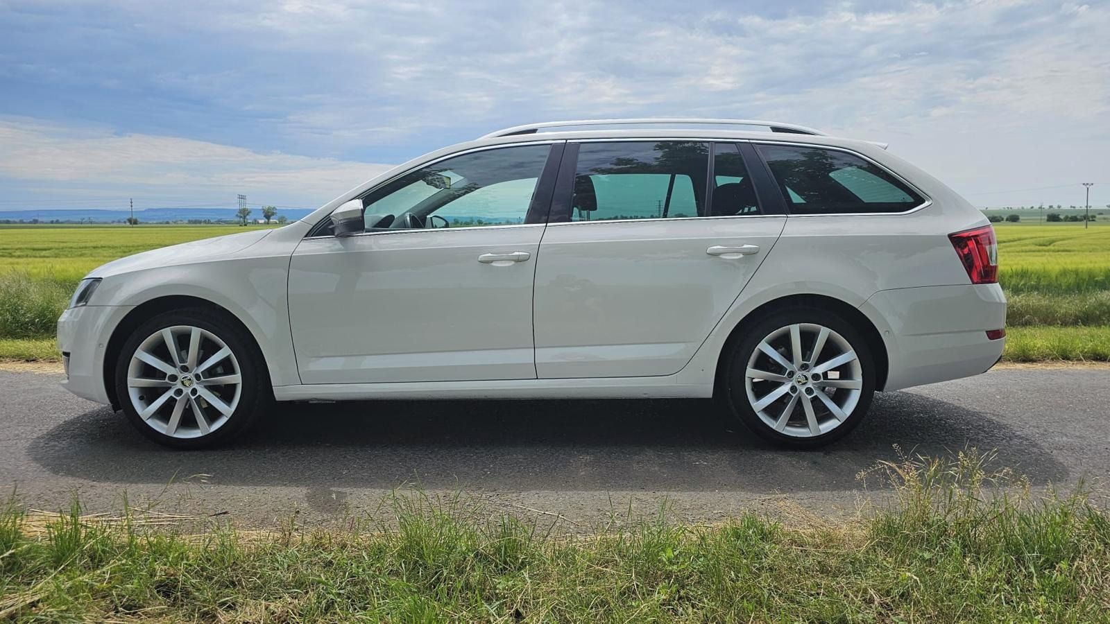 Škoda Octavia, 1,6 TDi  81 kW, DSG PANORAMA - fotka 2