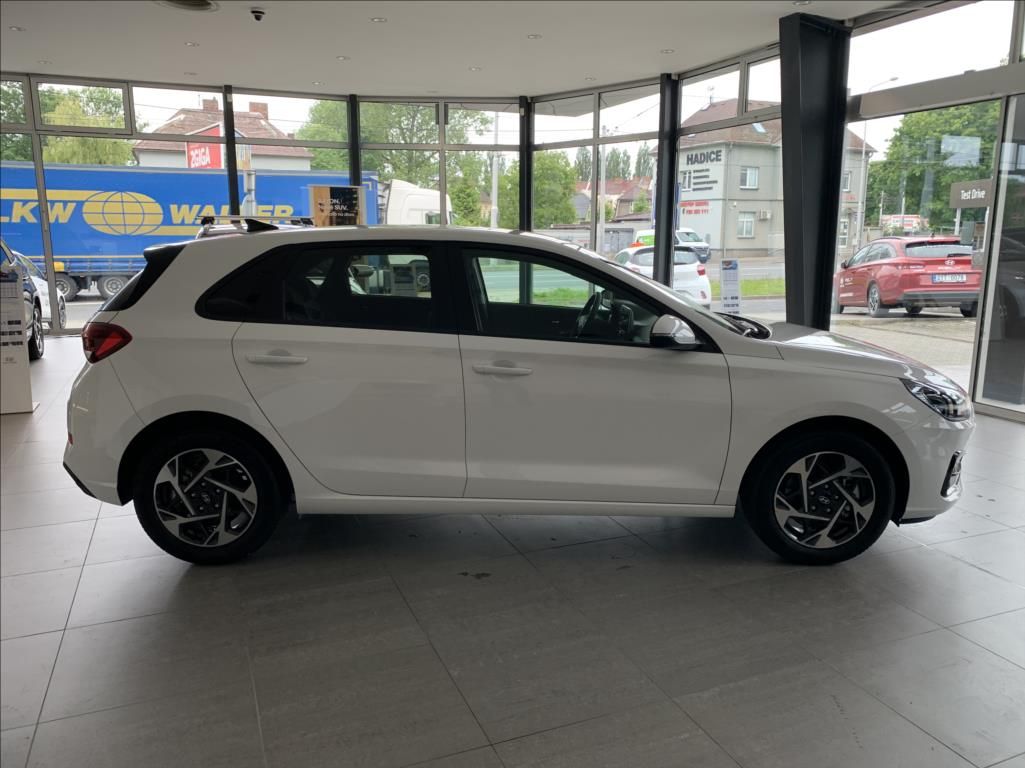 Hyundai i30, 1,5 i CVVT 70kW MT Family - fotka 6