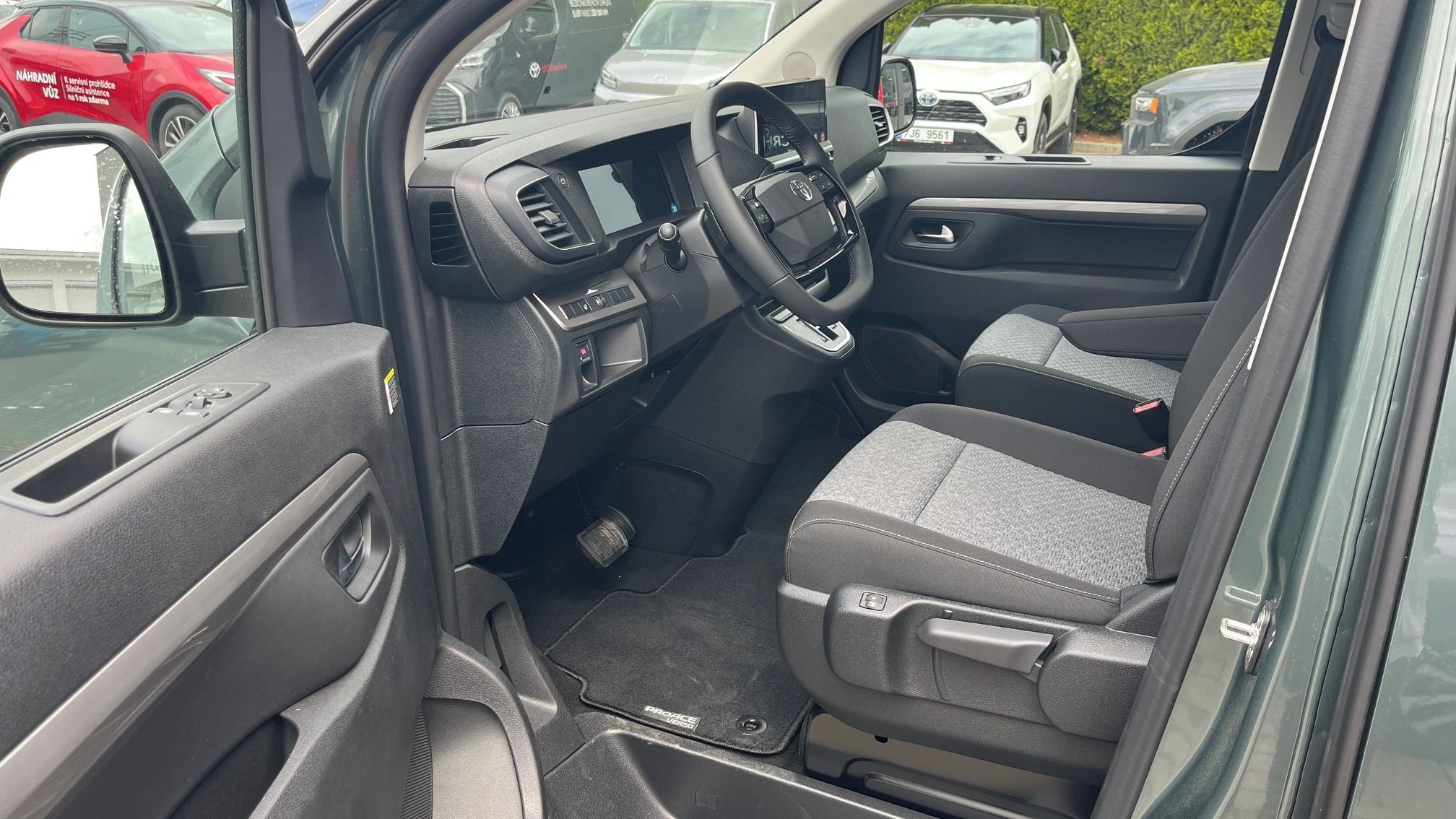 Toyota Proace Verso, L2 2,2D 180PS Family 8AT 8míst - fotka 4