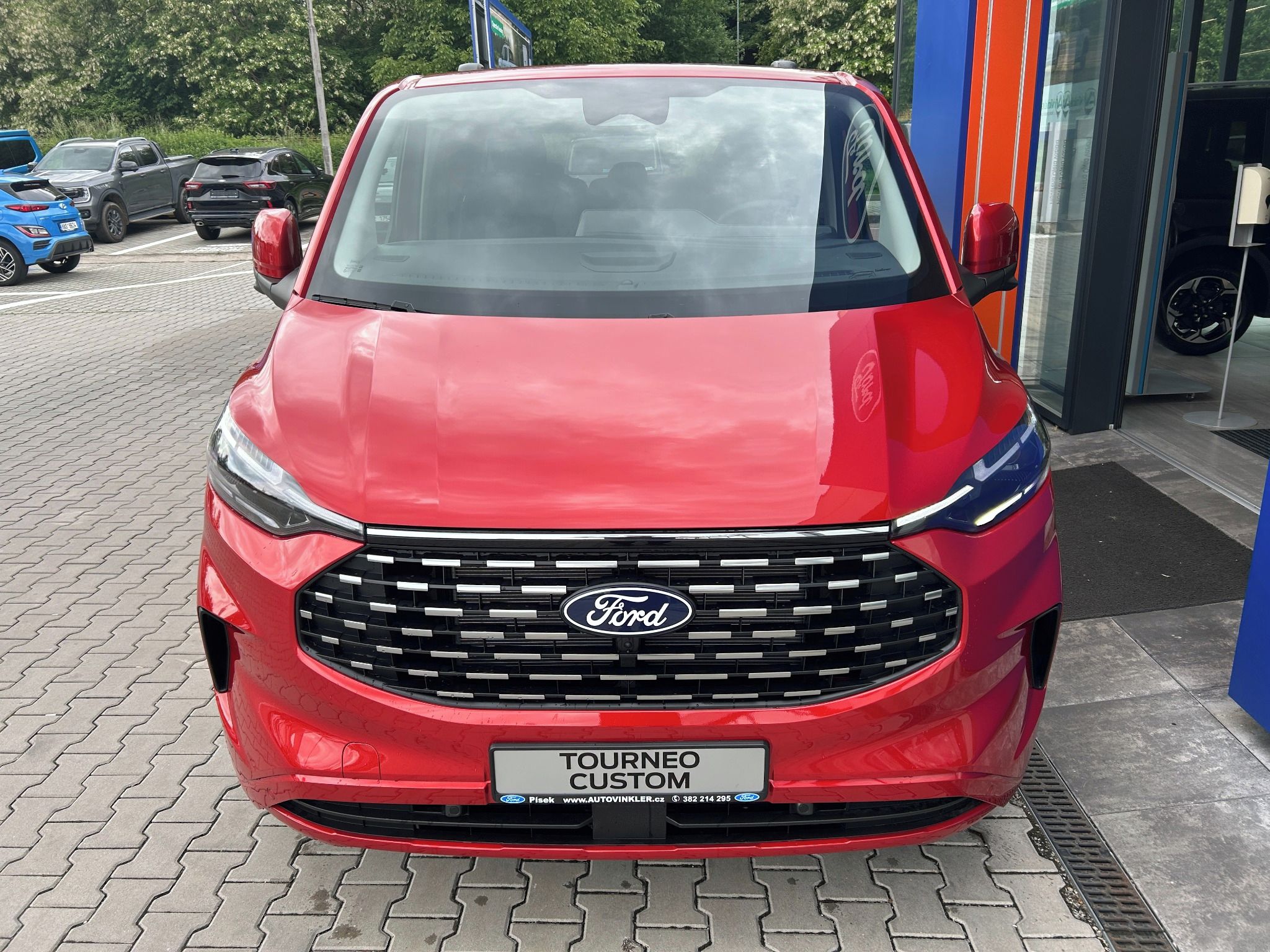 Ford Tourneo Custom, Titanium L1 2.0 EcoBlue 110 kW - fotka 2