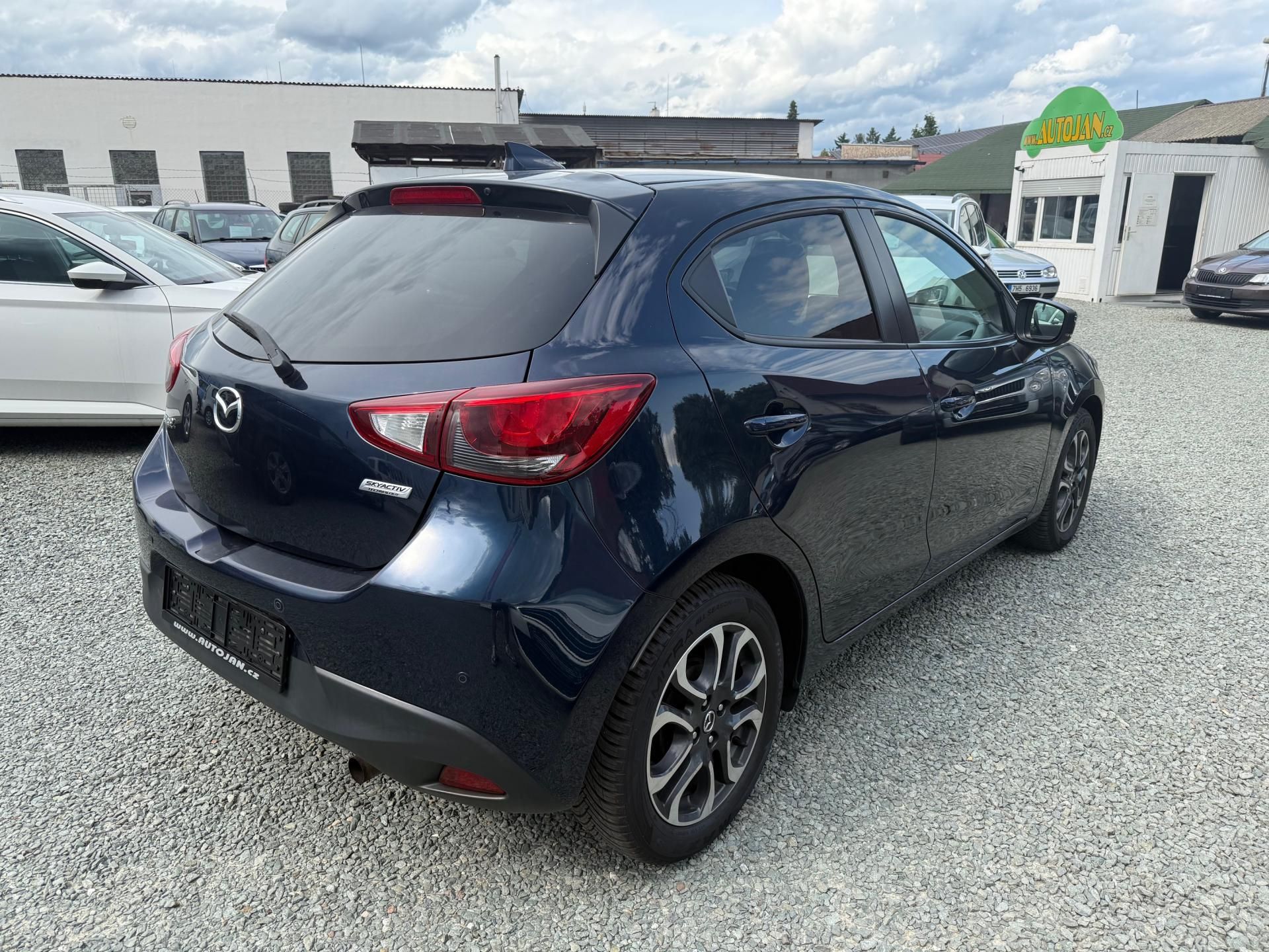 Mazda 2, 1.5 SKYACTIVE - fotka 4