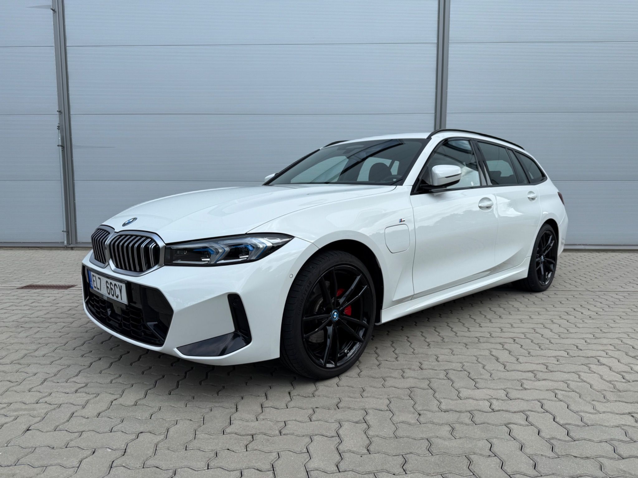 BMW Řada 3, 330e xD Touring | ZÁRUKA | DPH