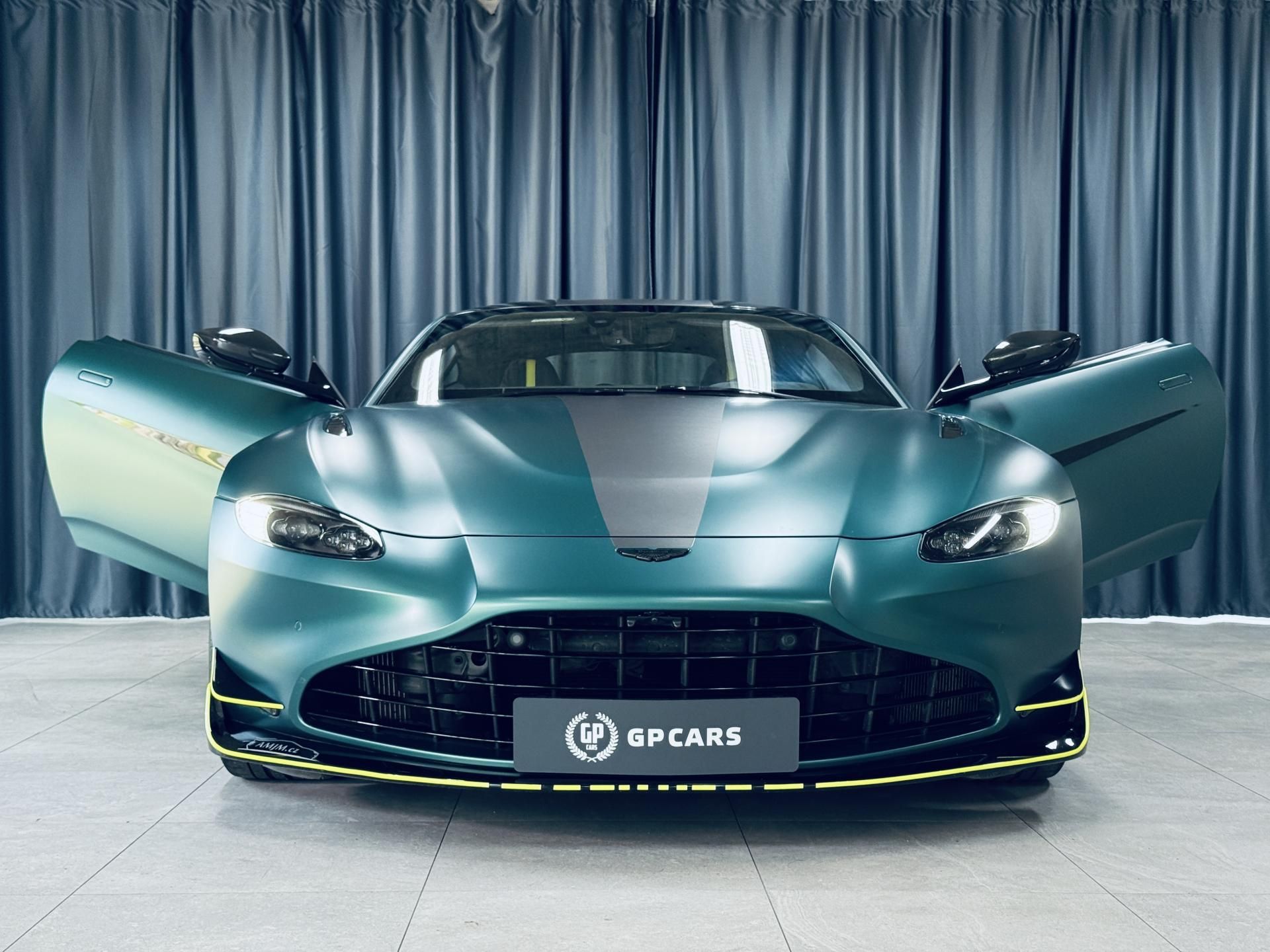 Aston Martin V8 Vantage, F1*1OF1*Q-SPECIAL*S.VETTEL - fotka 2