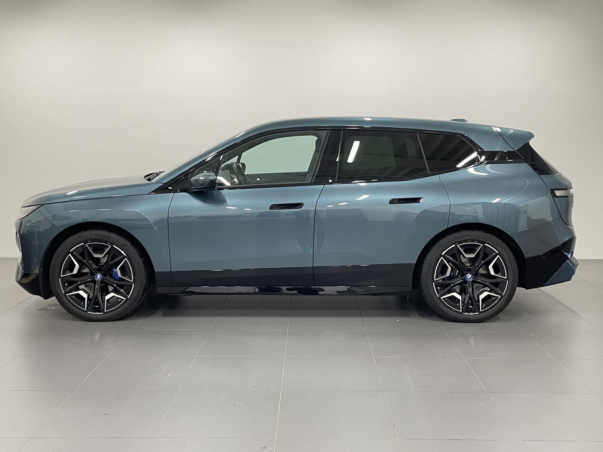BMW iX, iX xDrive50 - fotka 2