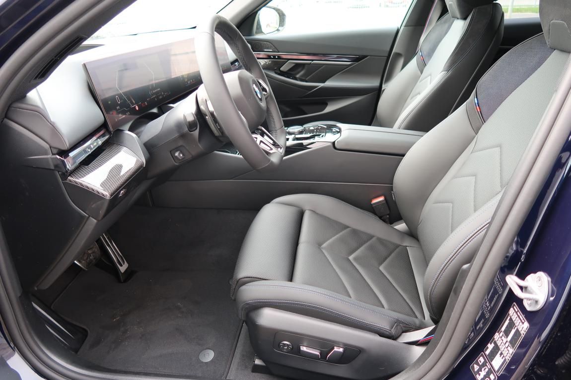 BMW Řada 5, 540d xDrive Touring - fotka 2