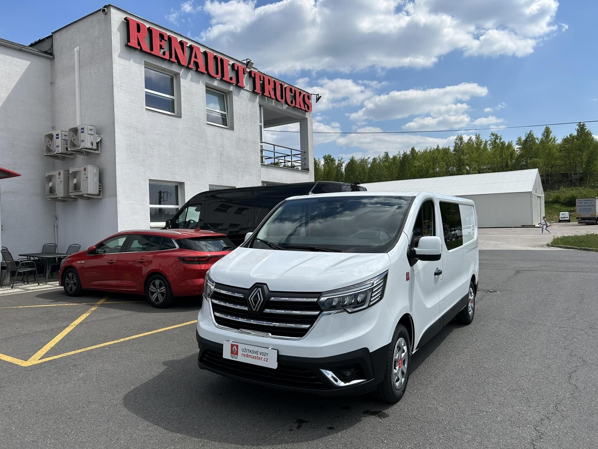 Renault Trafic, CREW VAN L2H1 150k RED 6 míst - fotka 3