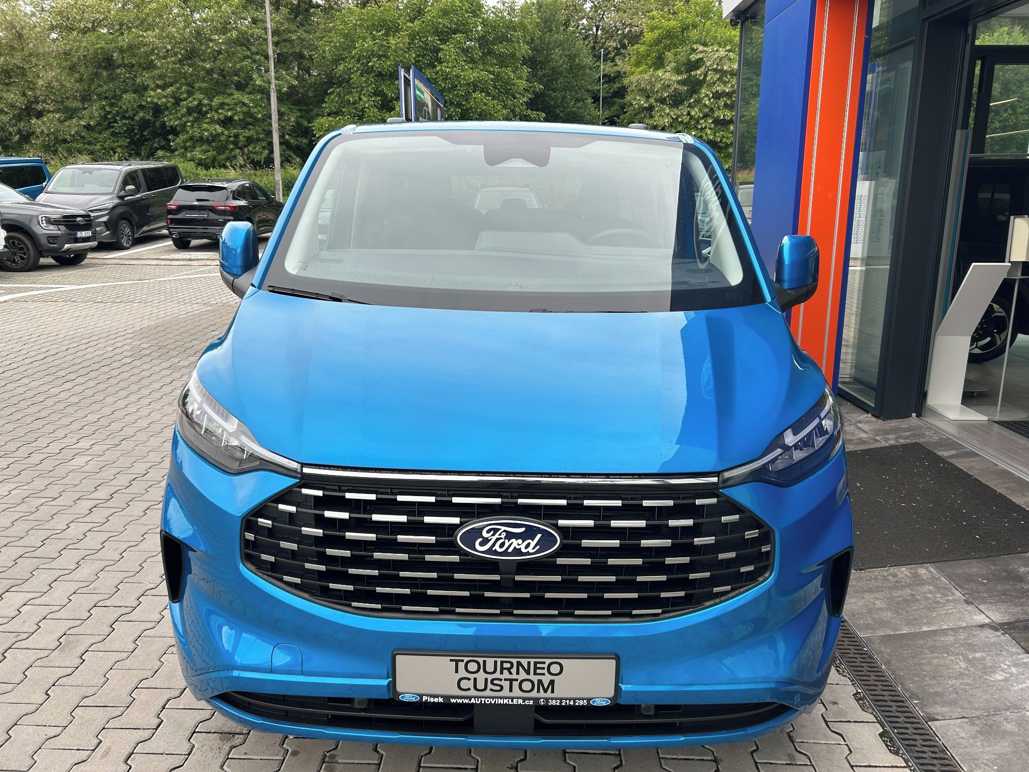 Ford Tourneo Custom, Titanium L2 2.0 EcoBlue 110 kW - fotka 2