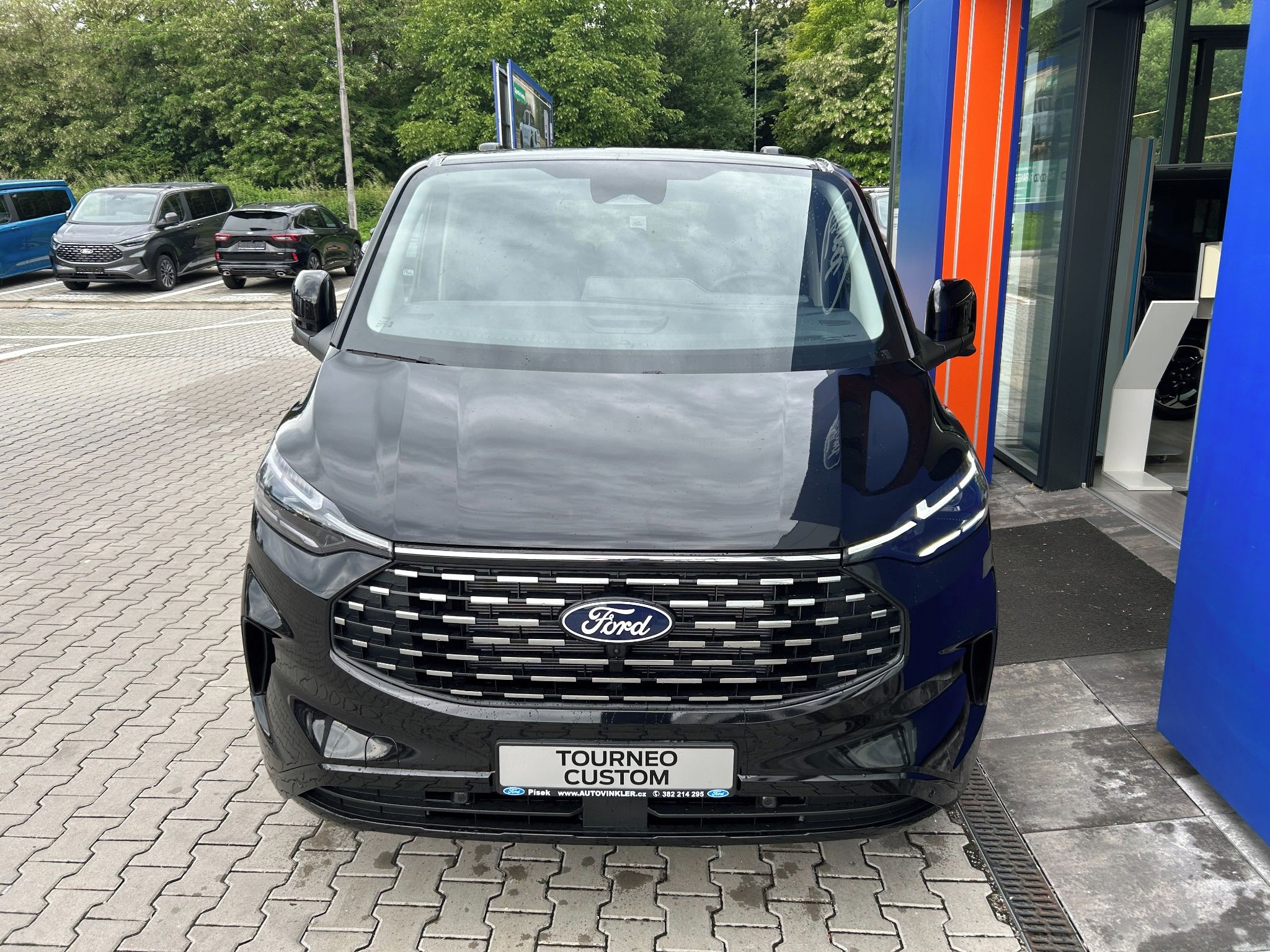 Ford Tourneo Custom, Titanium L2 2.0 EcoBlue 110 kW - fotka 2
